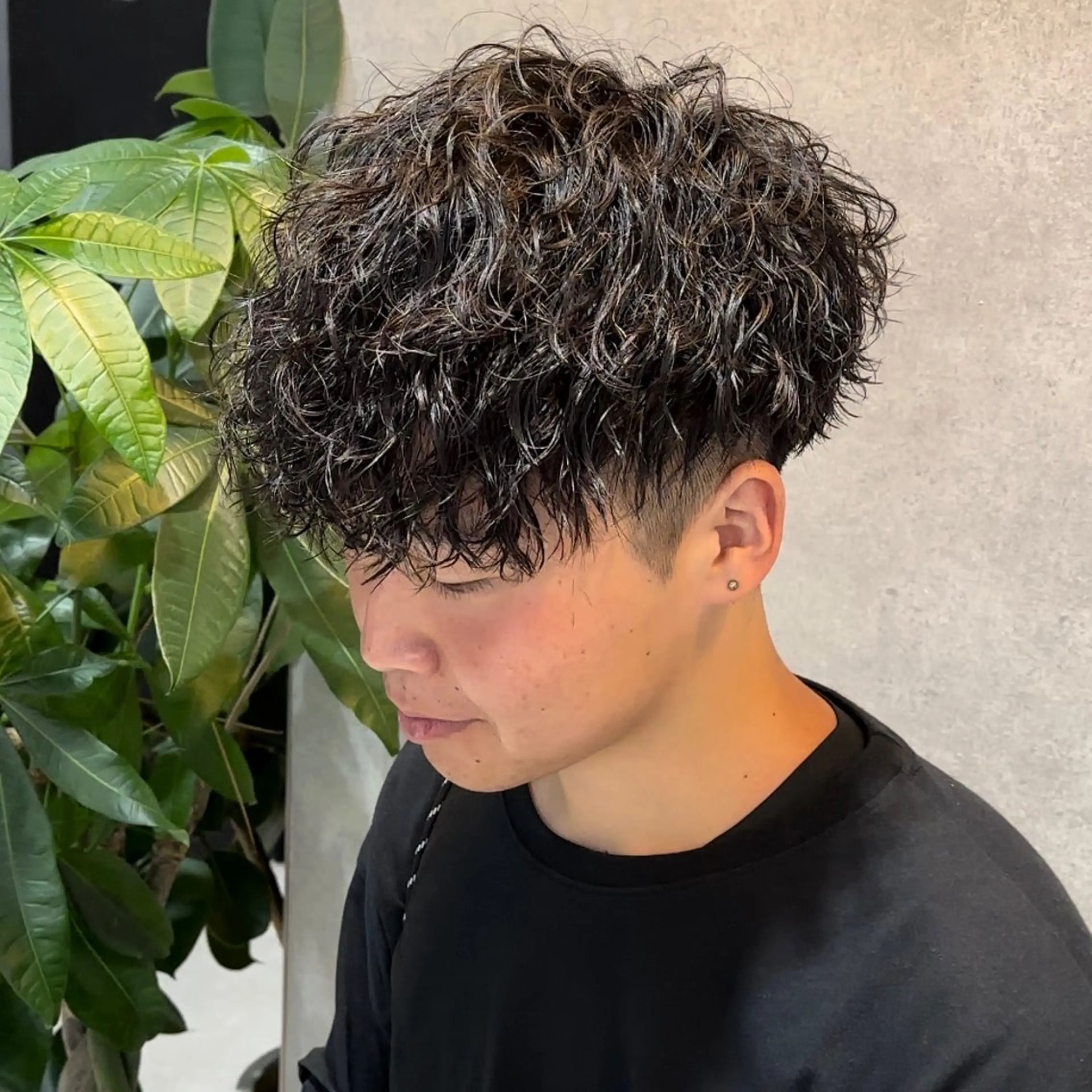 ショート カラー パーマ ヘアアレンジ メンズ キッズ センターパート メンズハイライト マッシュ メンズパーマ スペインカール SKILL ikebukuro所属・✂️メンズカット ひろき✂️のヘアスタイル