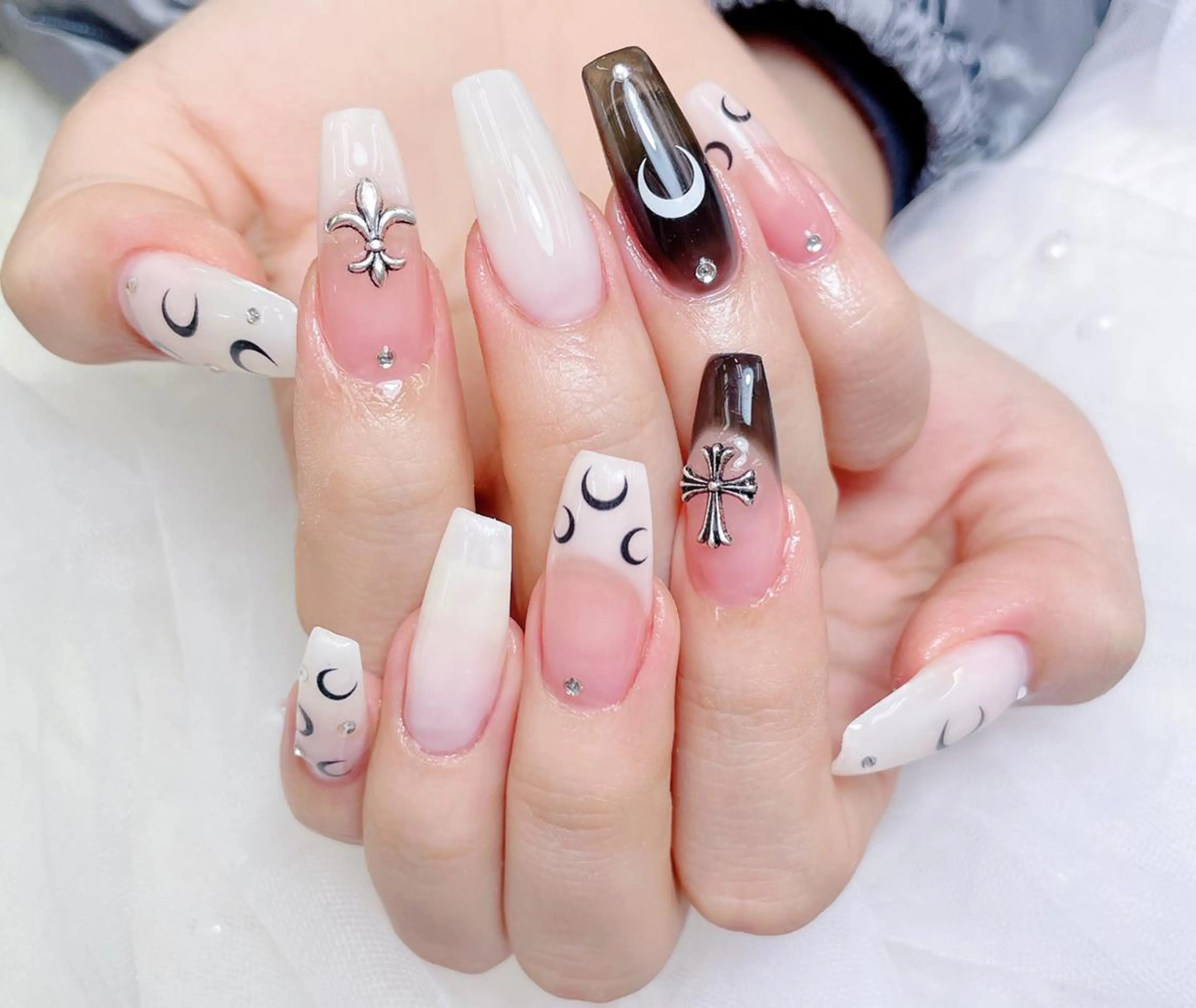 ネイル U nail 🩷 高田馬場店のネイルデザイン