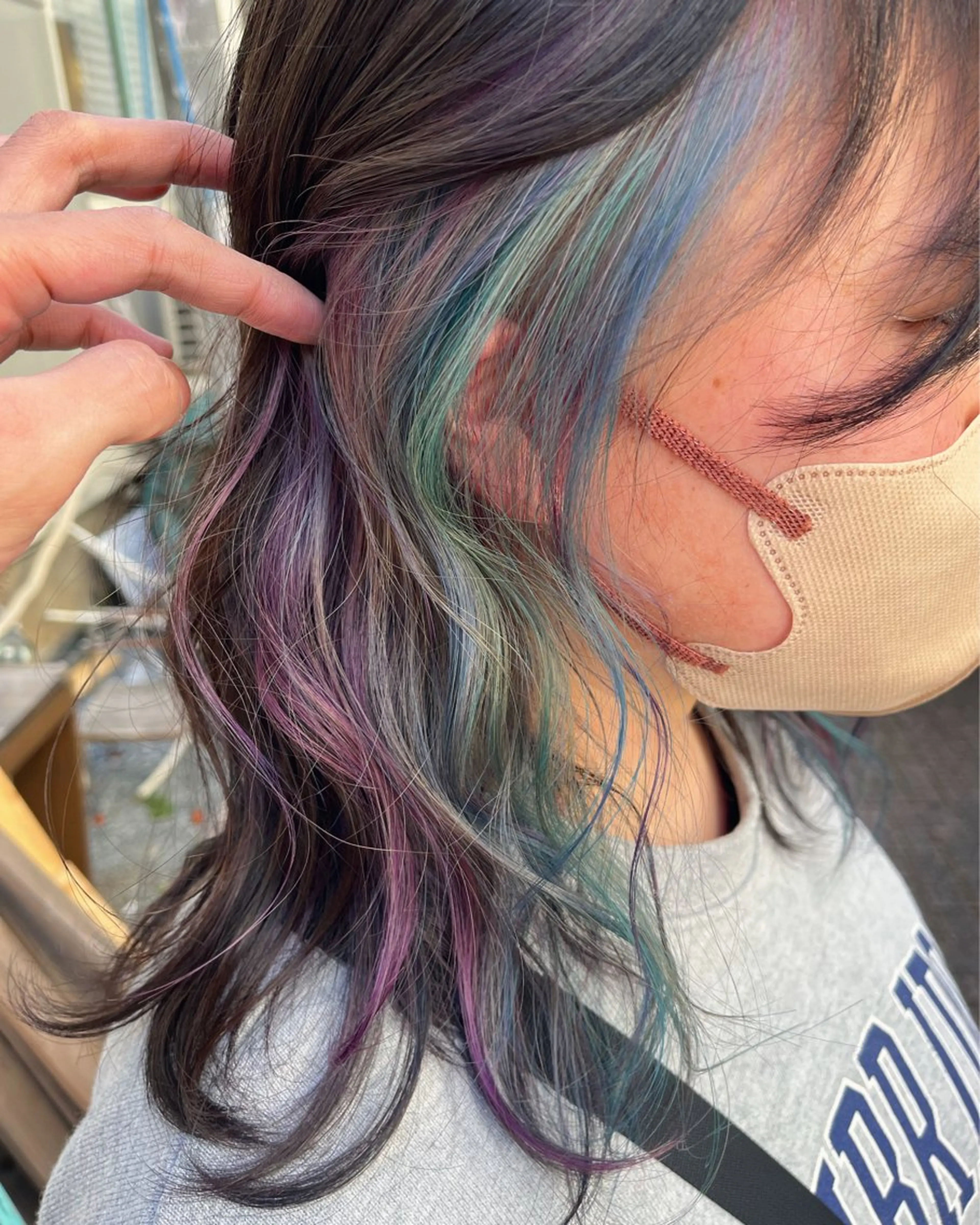 ミディアム カラー ブリーチ イヤリングカラー インナーカラー ユニコーンカラー カット ヘアカラー トリートメント 原宿サロン代表 デザインカラー伊藤卓のヘアスタイル