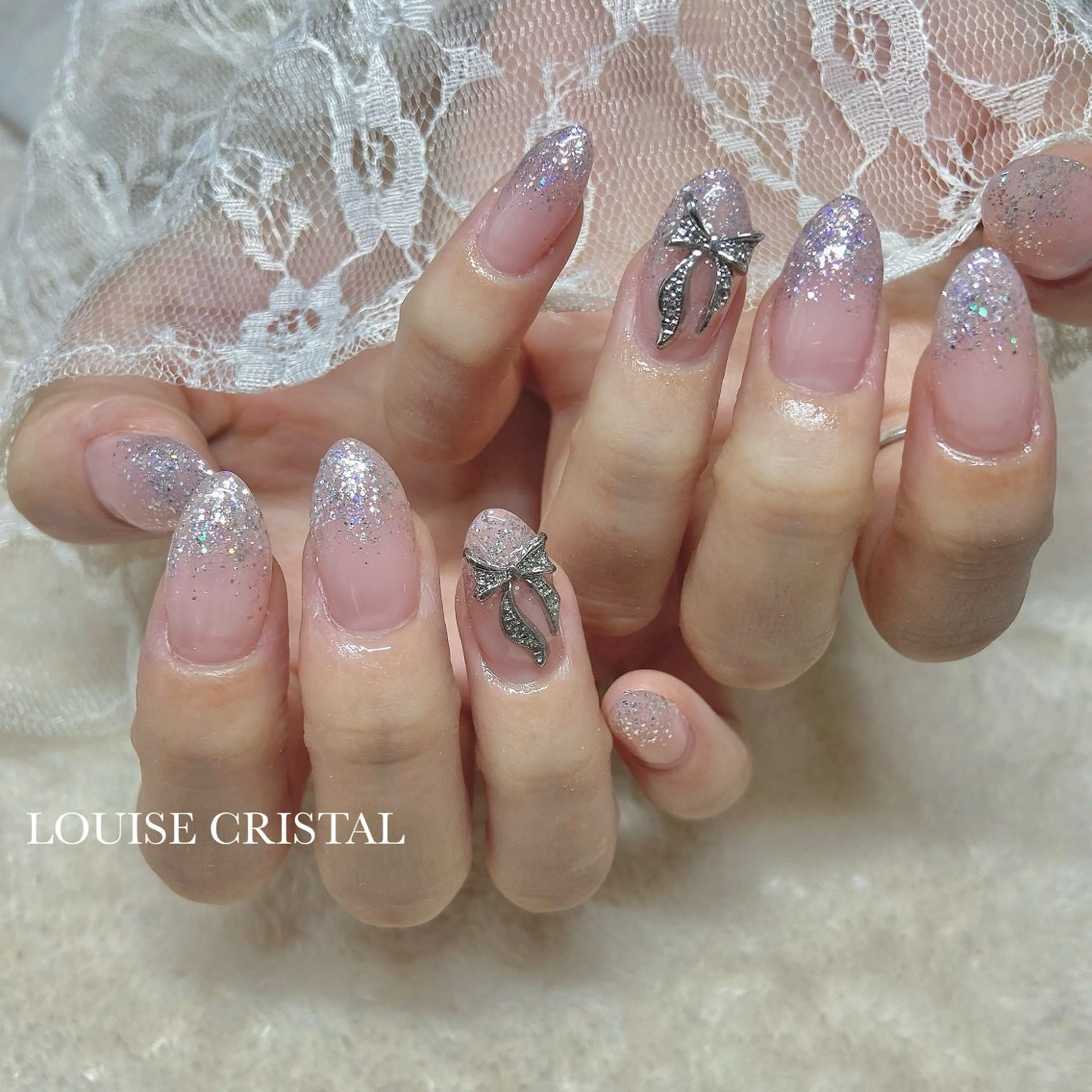 ネイル ハンドネイル LOUISE CRYSTALのネイルデザイン