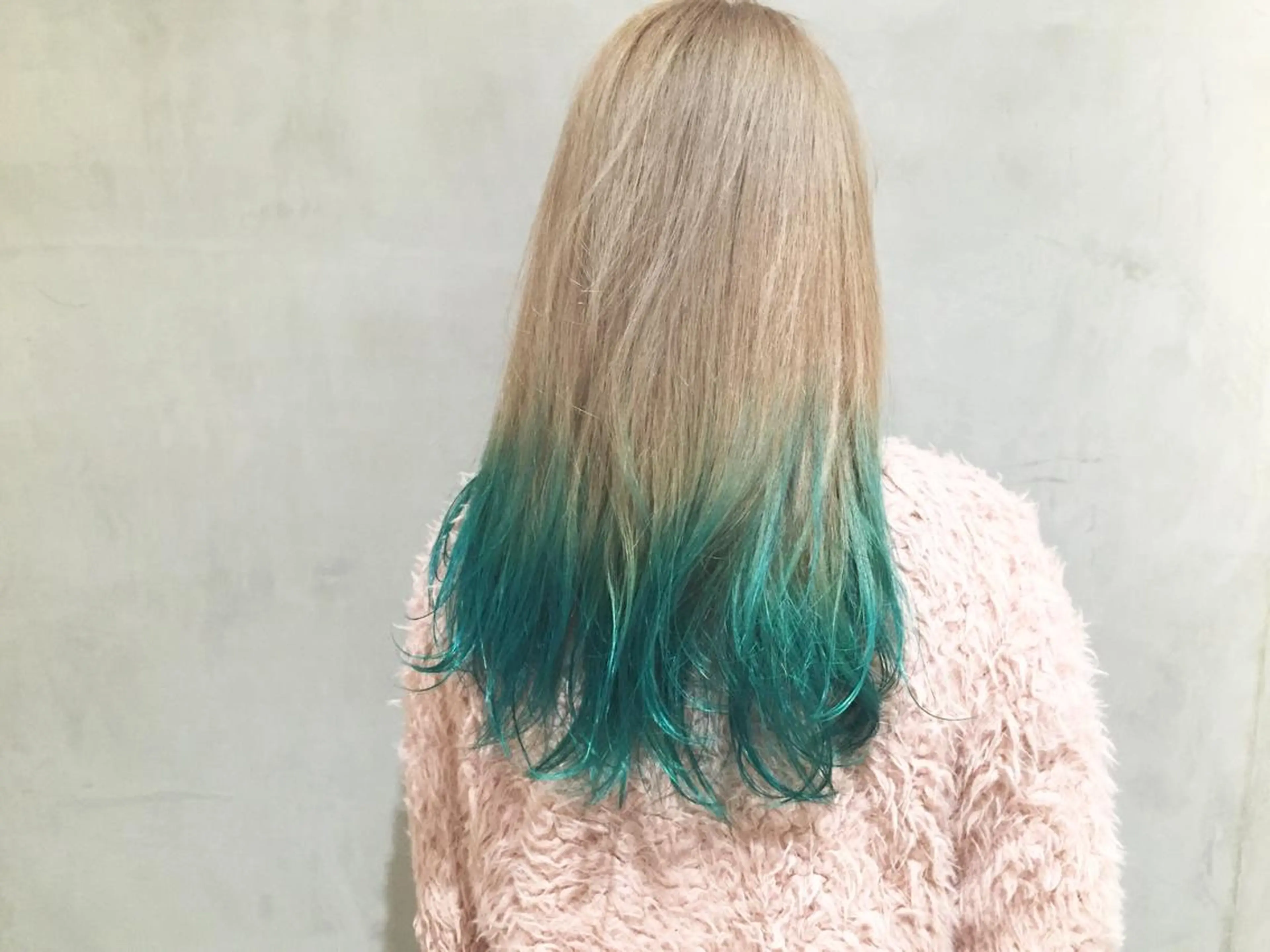 セミロング カラー ベージュカラー ブルーカラー ホワイトベージュ 大西 直人のヘアスタイル