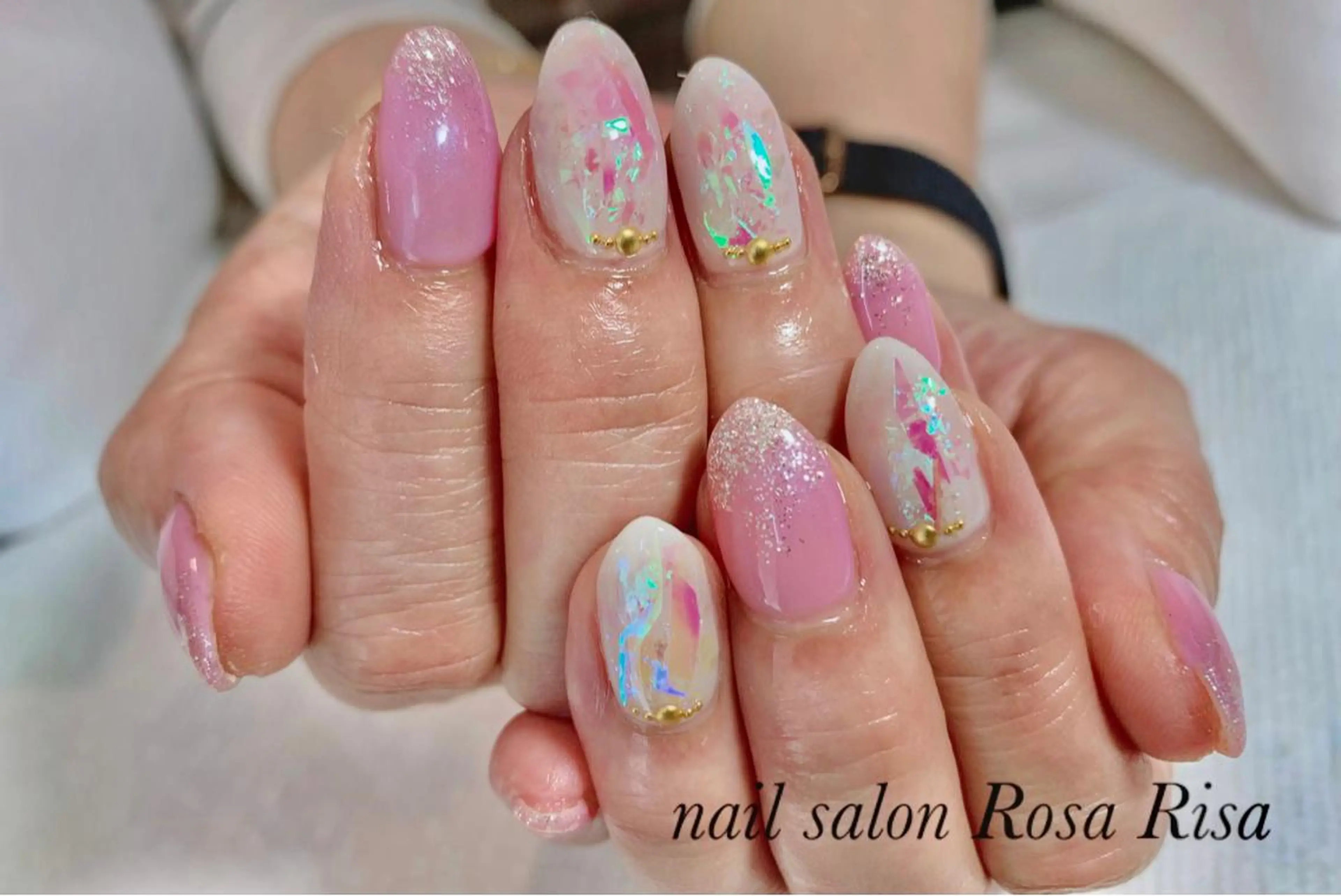 ミディアム ネイル オーロラネイル ハンドネイル ネイルスタジオ シェイクユアハンズのネイルデザイン