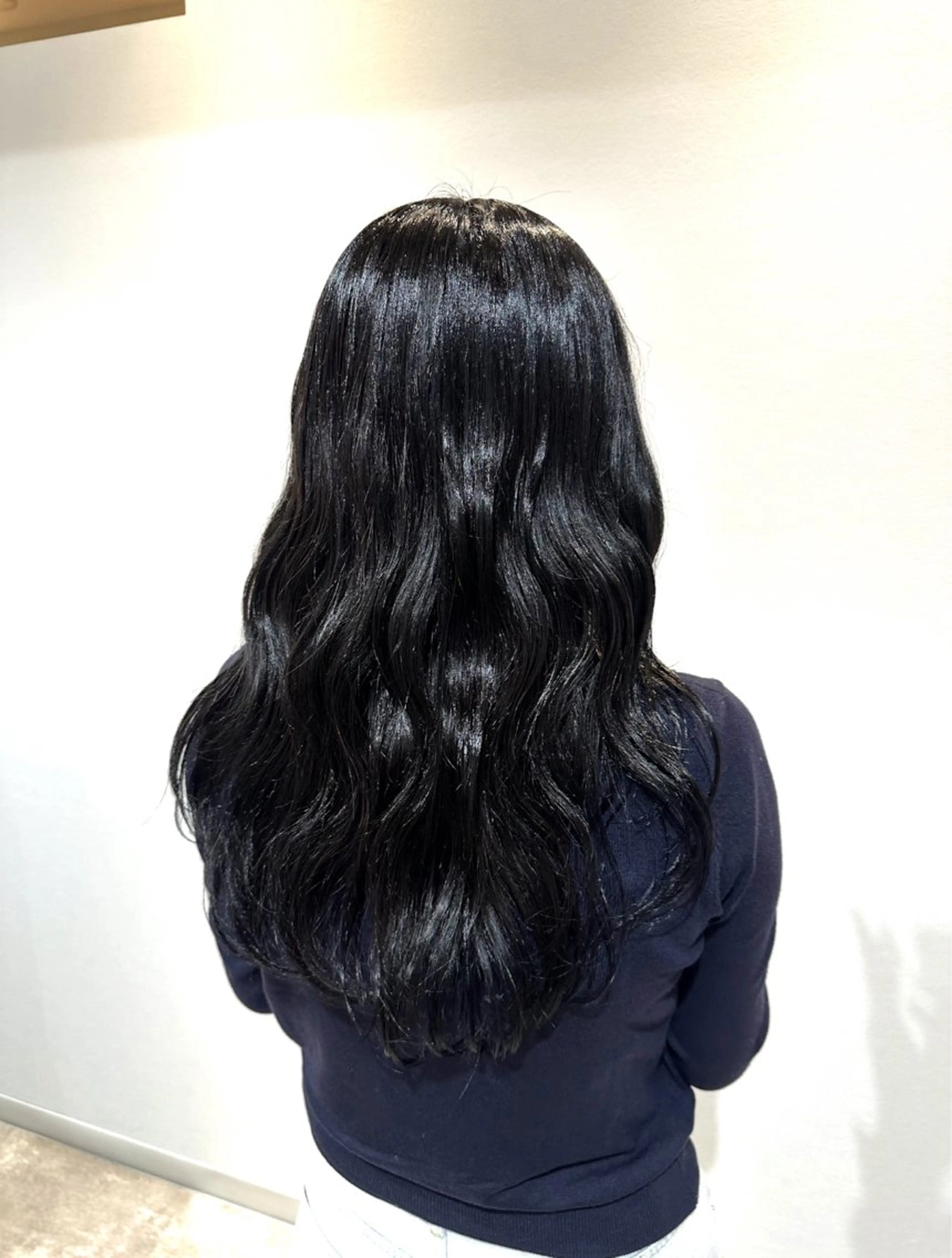 ロング カラー 黒髪 ブルーカラー ブルーブラック ヘアカラー トリートメント 押川 未羽のヘアスタイル