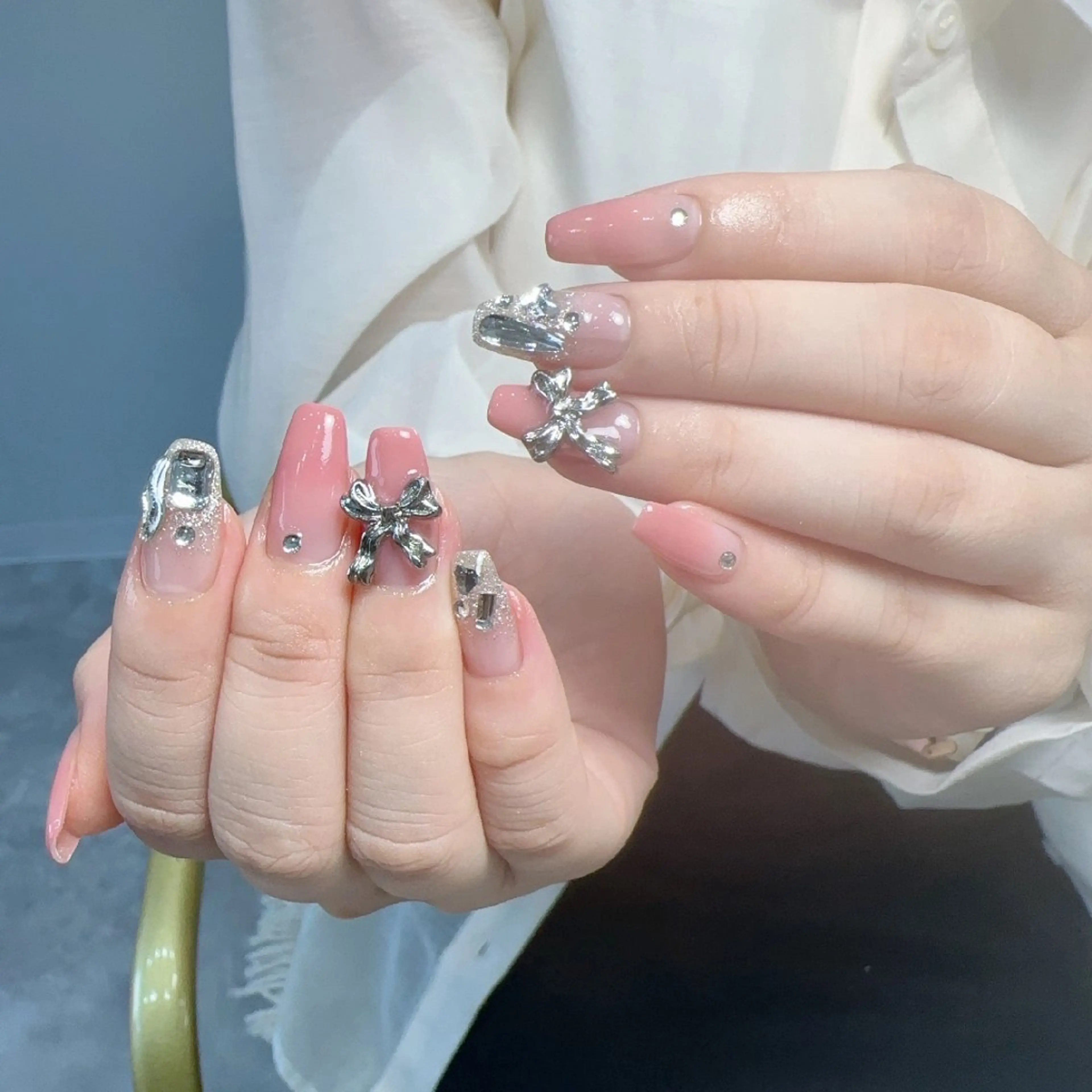 ネイル チークネイル 長さ出し フレンチネイル ジェルネイル キラキラネイル ハンドネイル UM Nail Salonのネイルデザイン