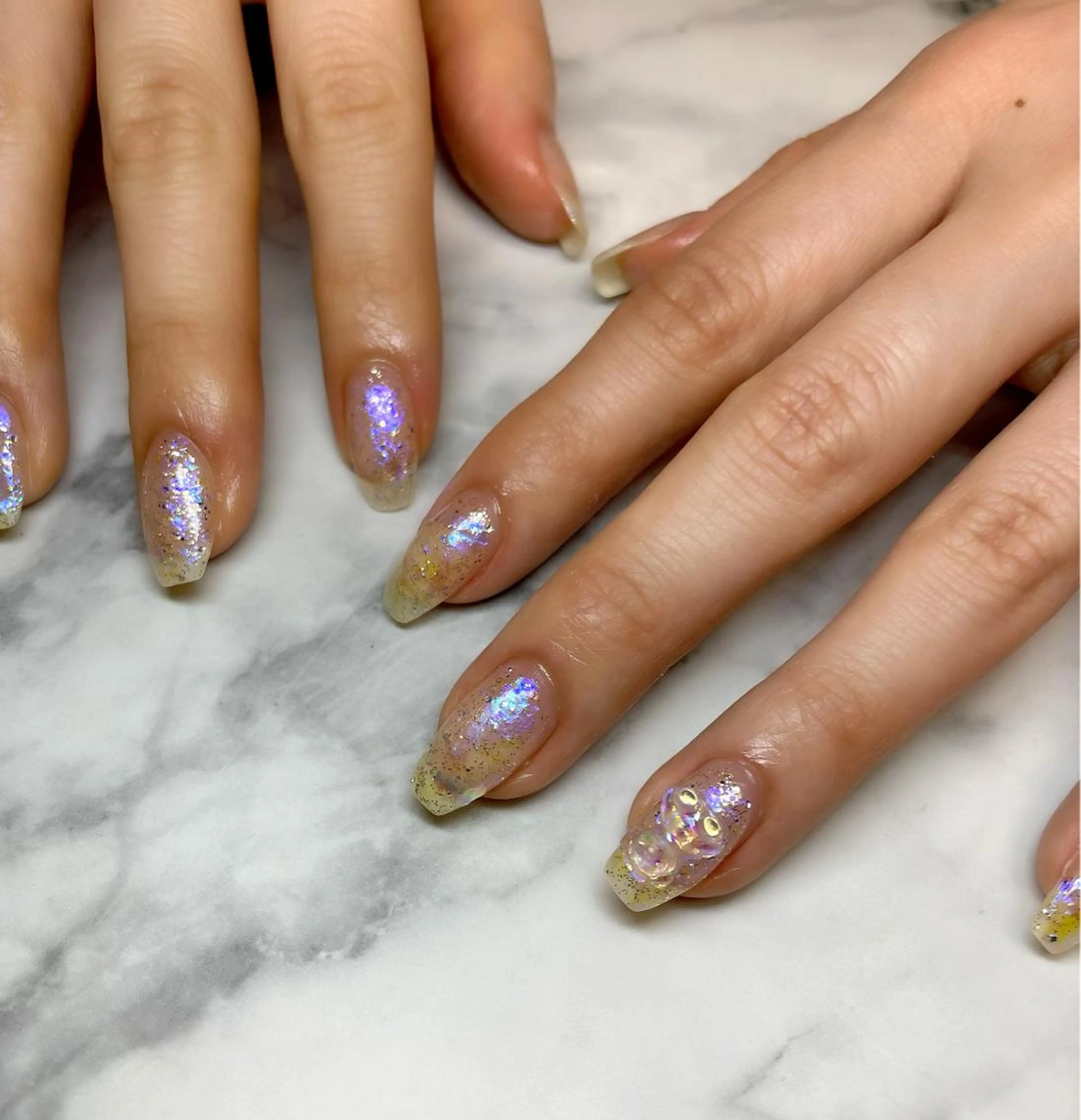 ネイル オーロラネイル ブルー ハンドネイル フットネイル Beauty Salon GIGI所属・GIGI AYA🦋のネイルデザイン