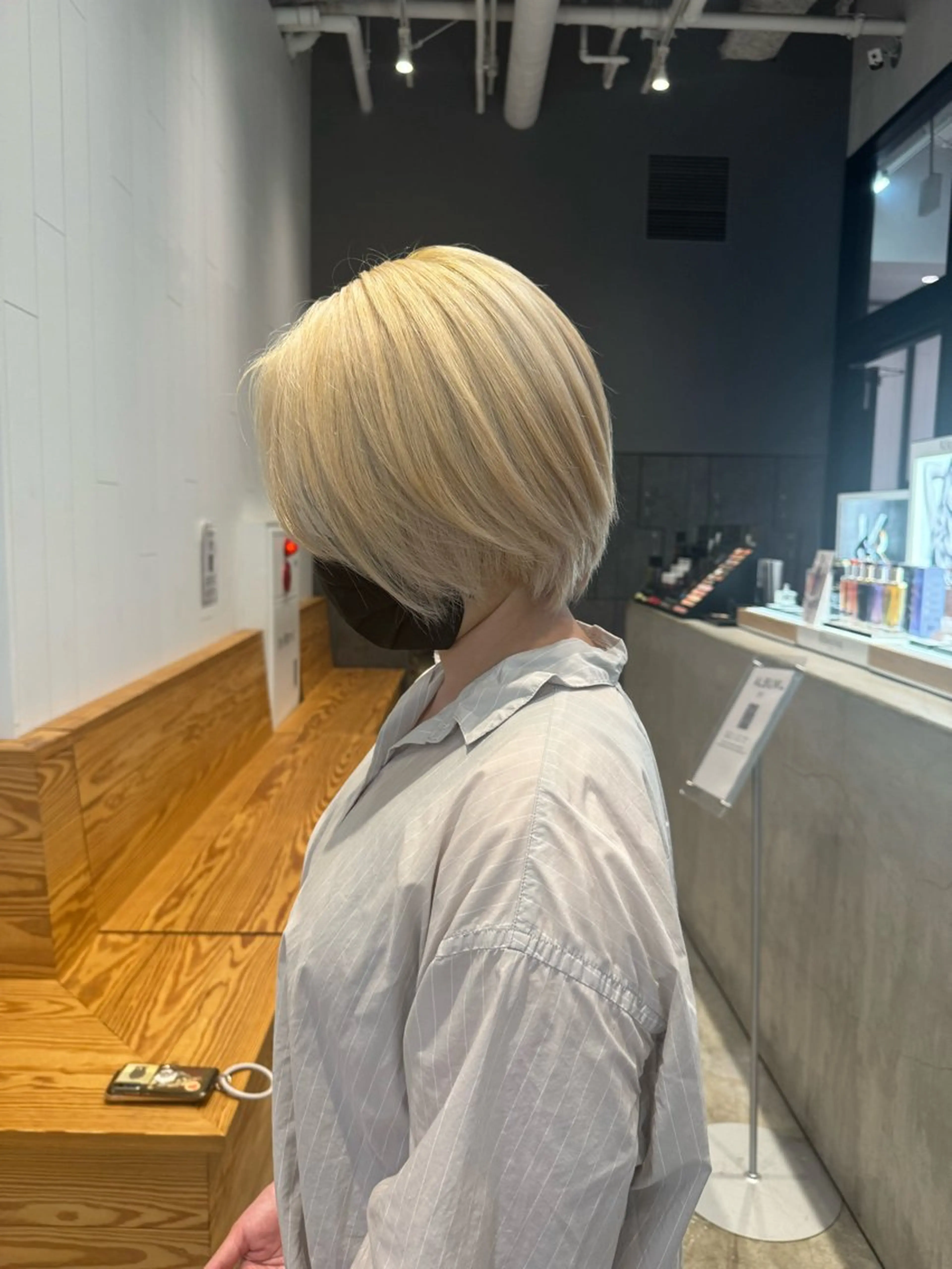 ショート カラー ブロンド ホワイトブロンド ヘアカラー 【似合わせカラー】 西口嶺河のヘアスタイル