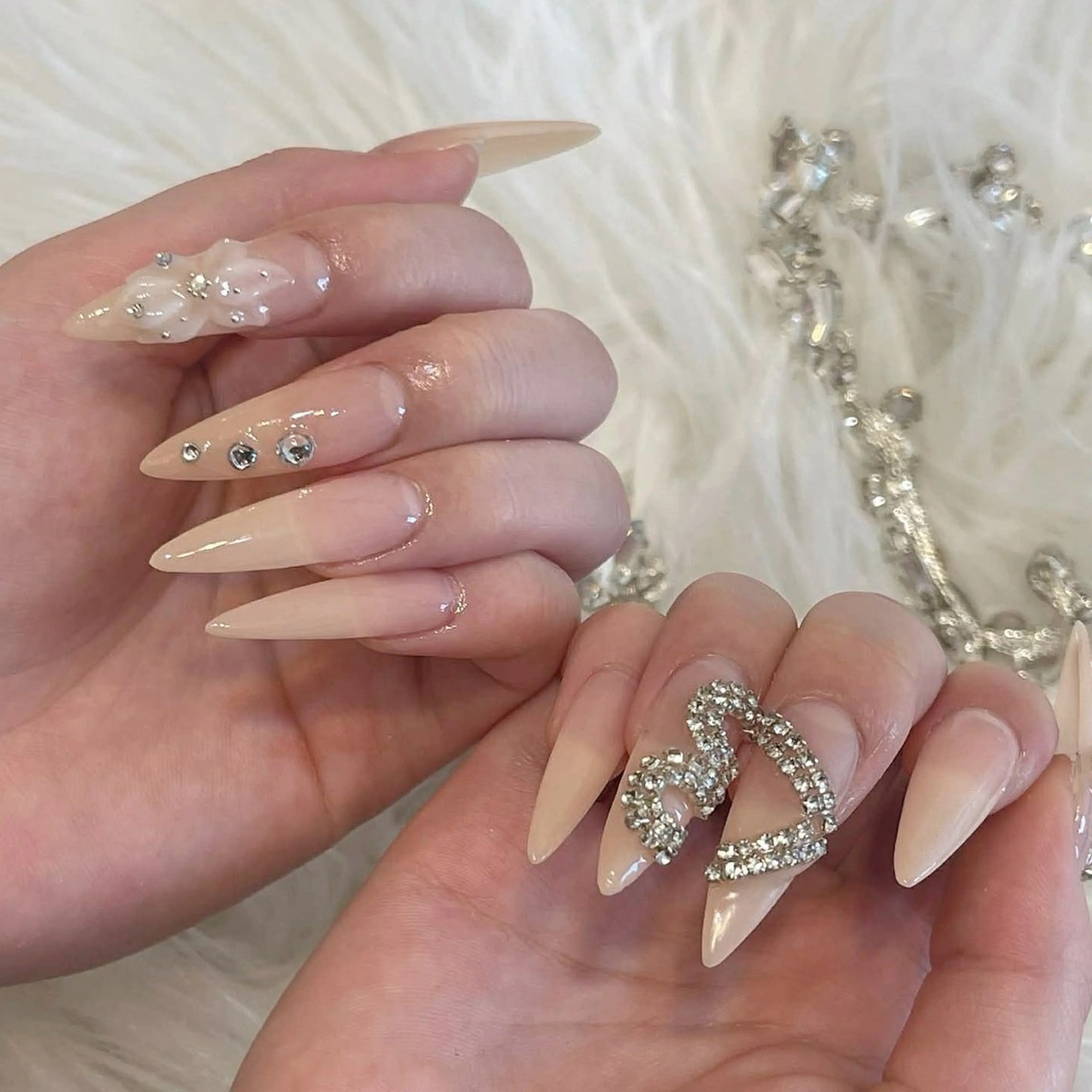 ネイル オーロラネイル クリアネイル 成人式 フラッシュネイル ジェルネイル ハンドネイル Amee Nail Salonのネイルデザイン