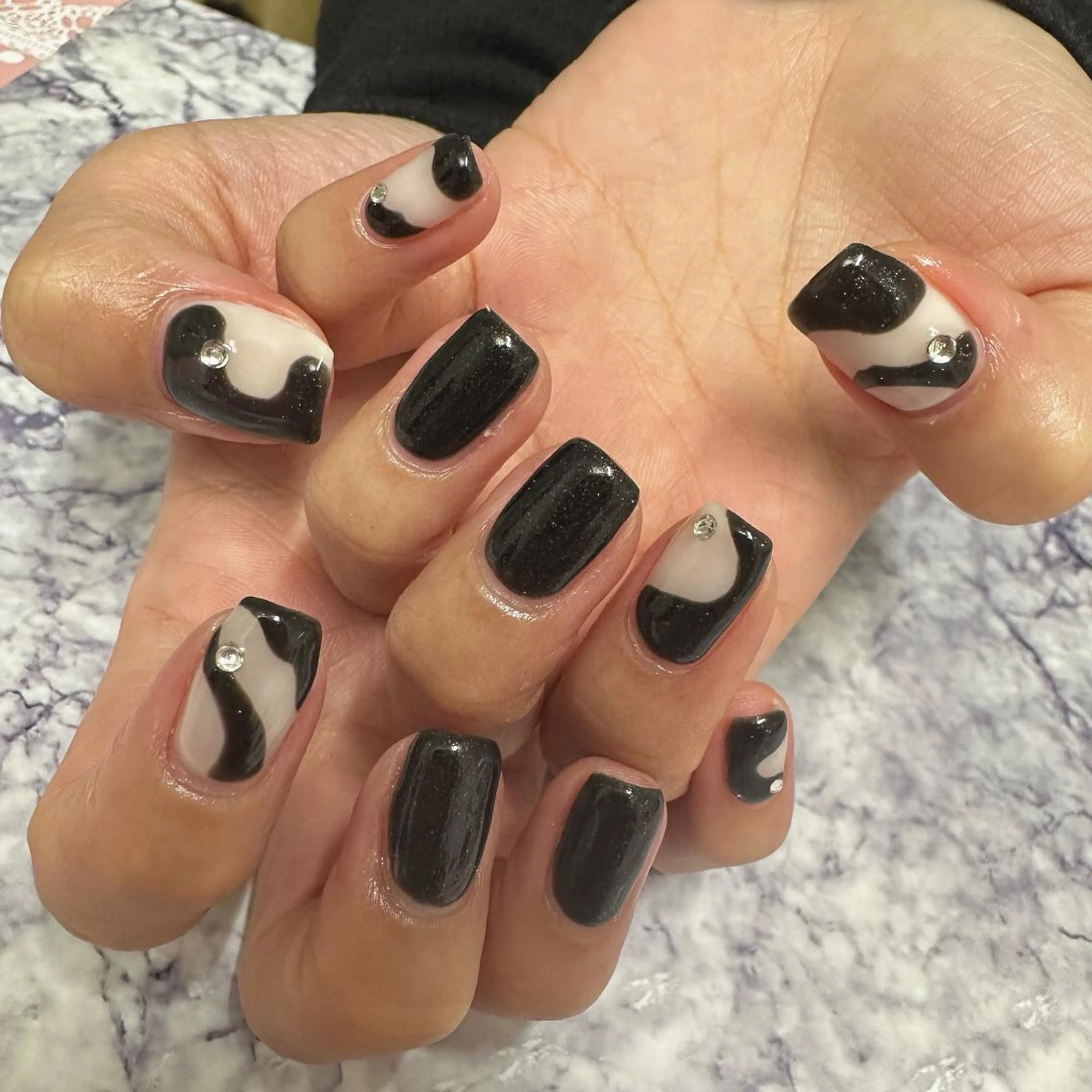 ネイル ワンカラーネイル ハンドネイル Pretzels🥨 【プレッツェル】ミウのネイルデザイン