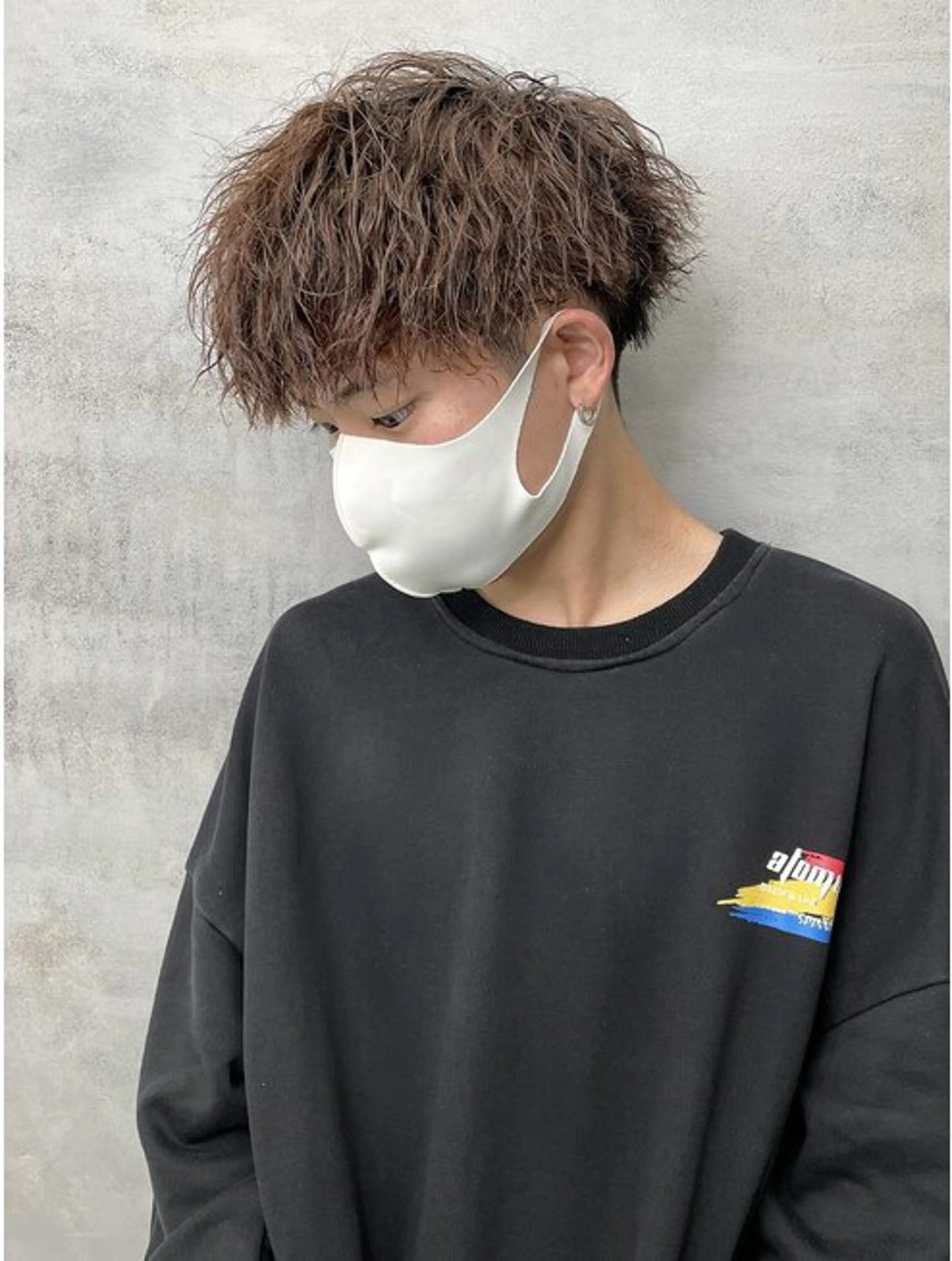 パーマ メンズ 超透明感カラー🦋韓 国羽エクステ🪽🫧のヘアスタイル