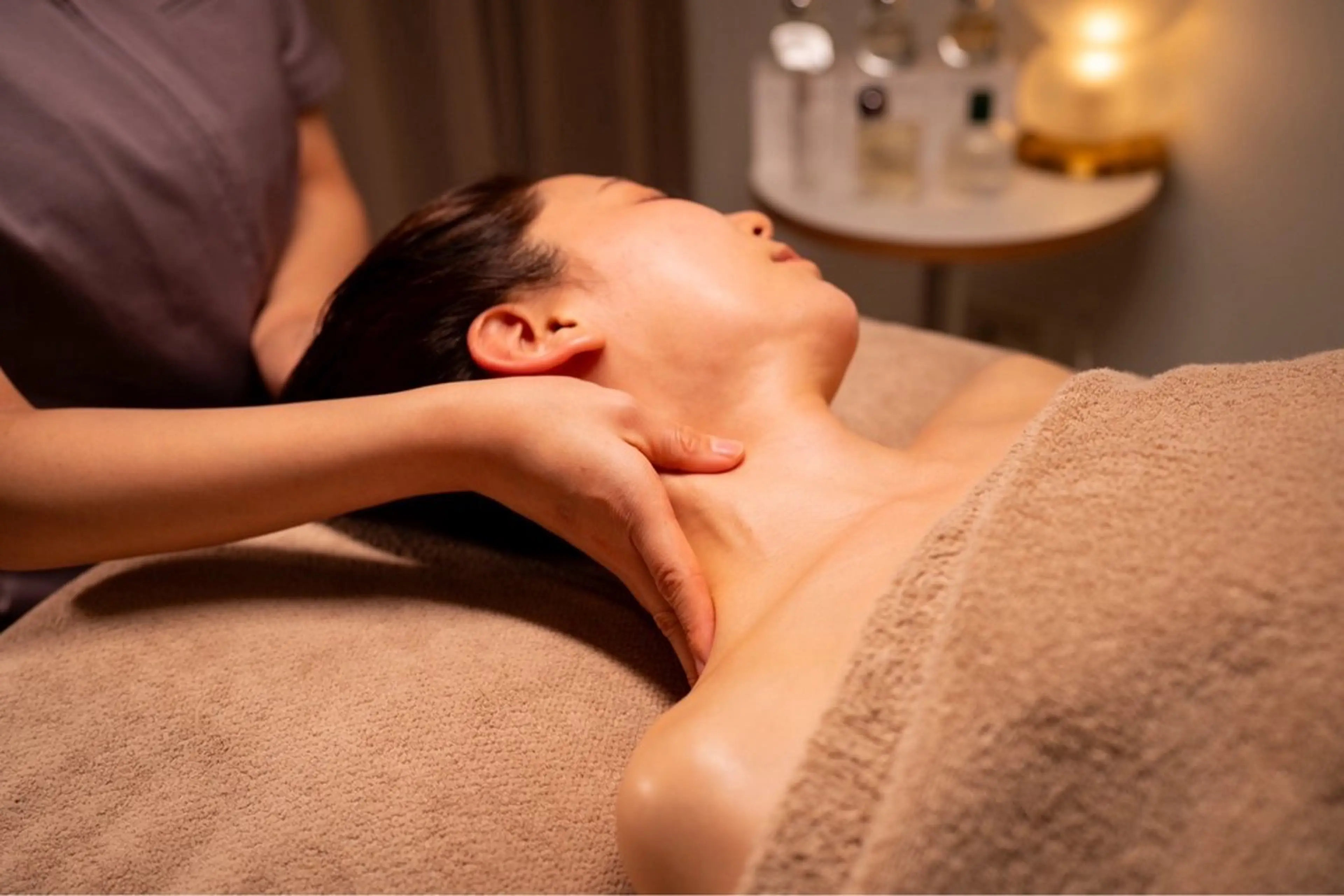 ドライヘッドマッサージ&オイル首肩デコルテ肩甲骨マッサージの写真