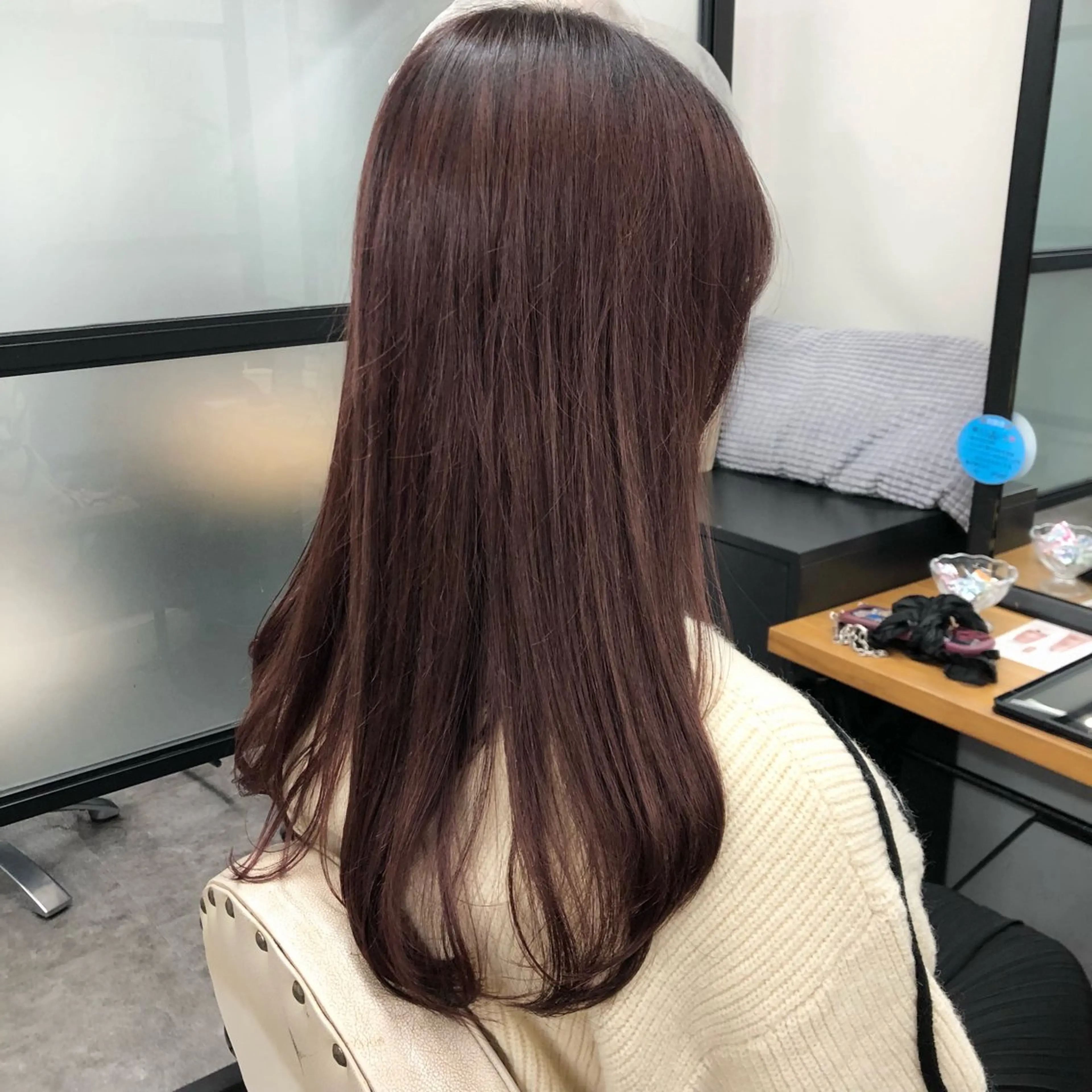 セミロング カラー ヘアアレンジ アディクシーカラー アッシュ ベージュカラー 黒髪 ブリーチ カット ヘアカラー トリートメント ヘアセット JURI🤎 ワンカールレイヤーのヘアスタイル