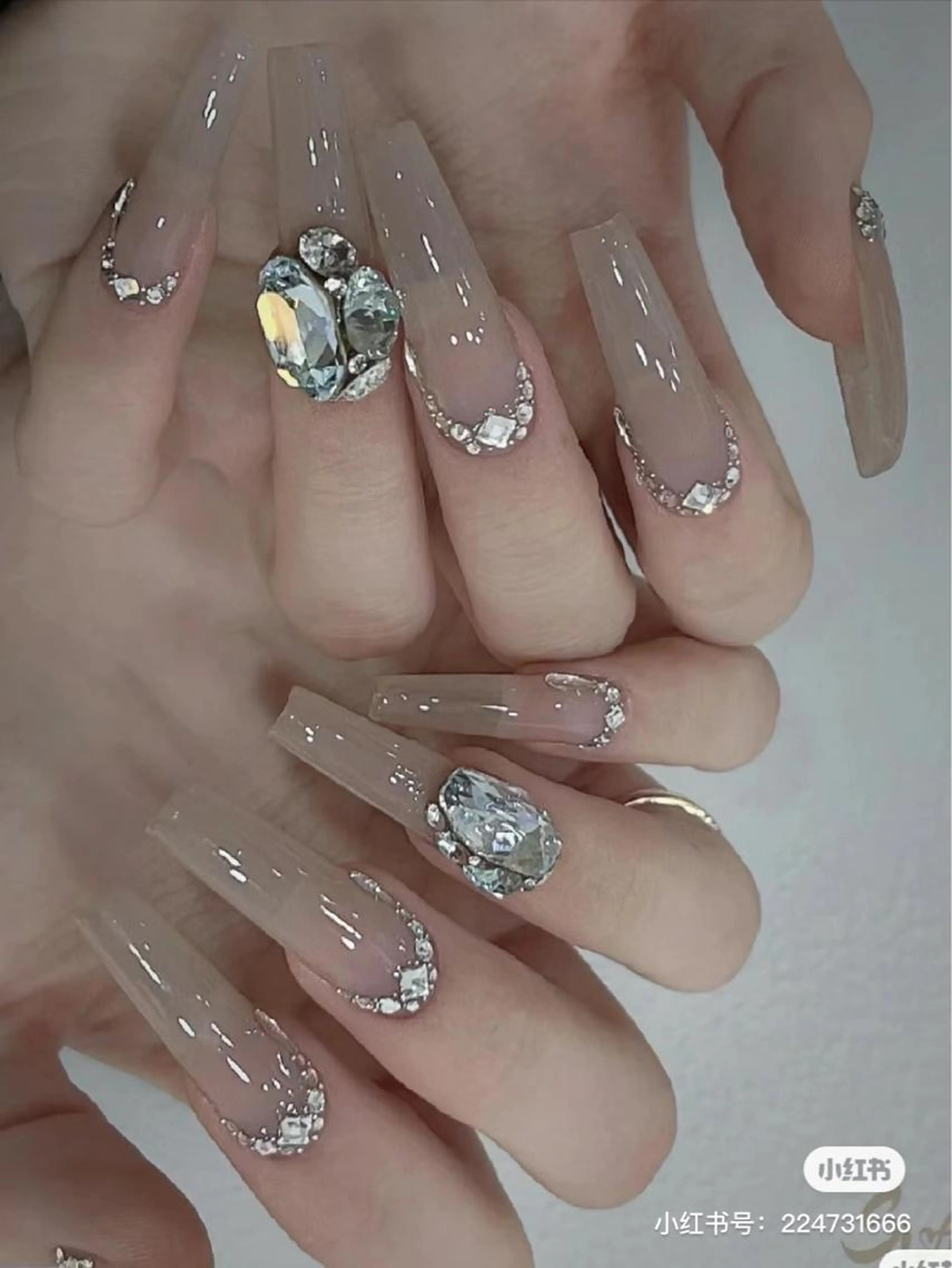 シンプルデザイン+チップ長さ出し+パーツつけ放題の写真