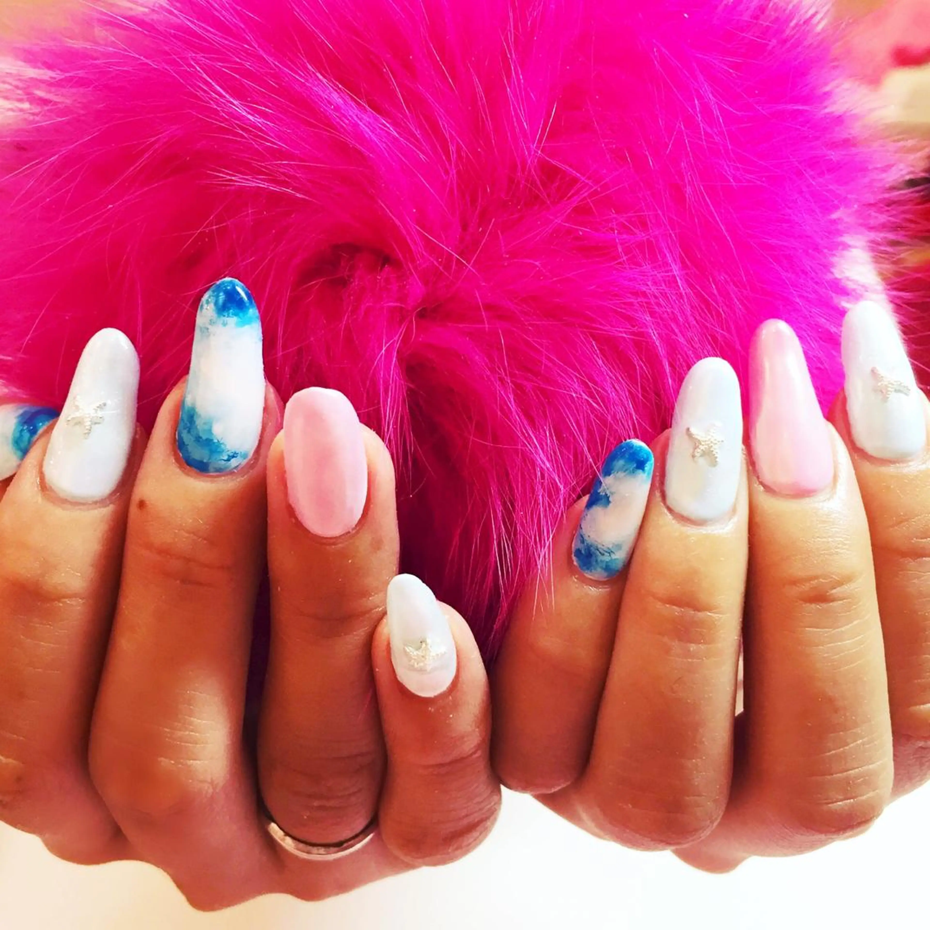 ロング カラー パーマ ヘアアレンジ メンズ キッズ ネイル マツエク・マツパ アートネイル ジェルネイル ラメ(グリッター) 持ち込み ストーンネイル NAILSGOGO shibuyaのネイルデザイン