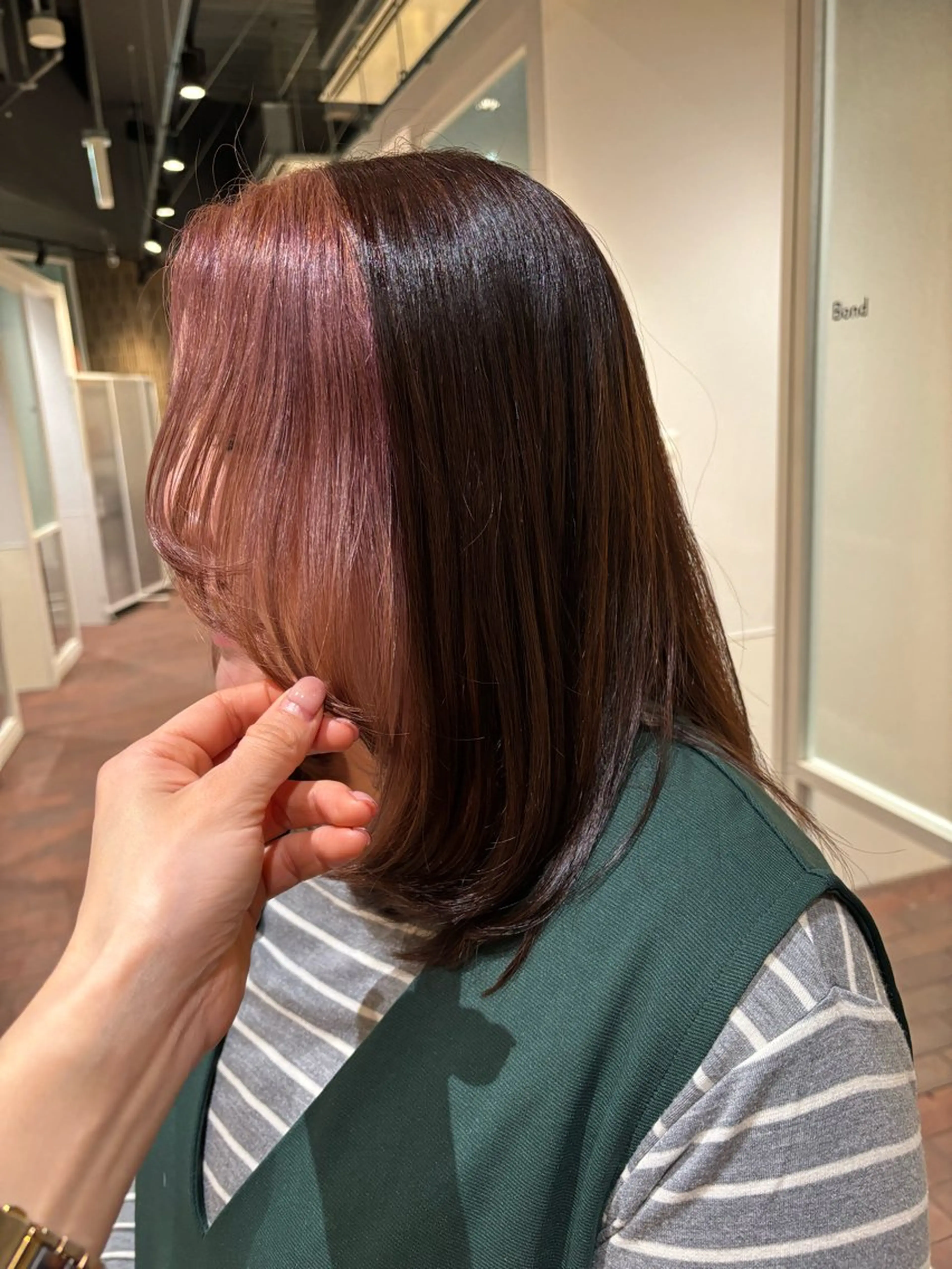 ミディアム カラー ミストバング ベージュカラー ブリーチ  フェイスフレーミング ピンクカラー ヘアカラー ショート／ミニボブ マンツーマン/マユコのヘアスタイル