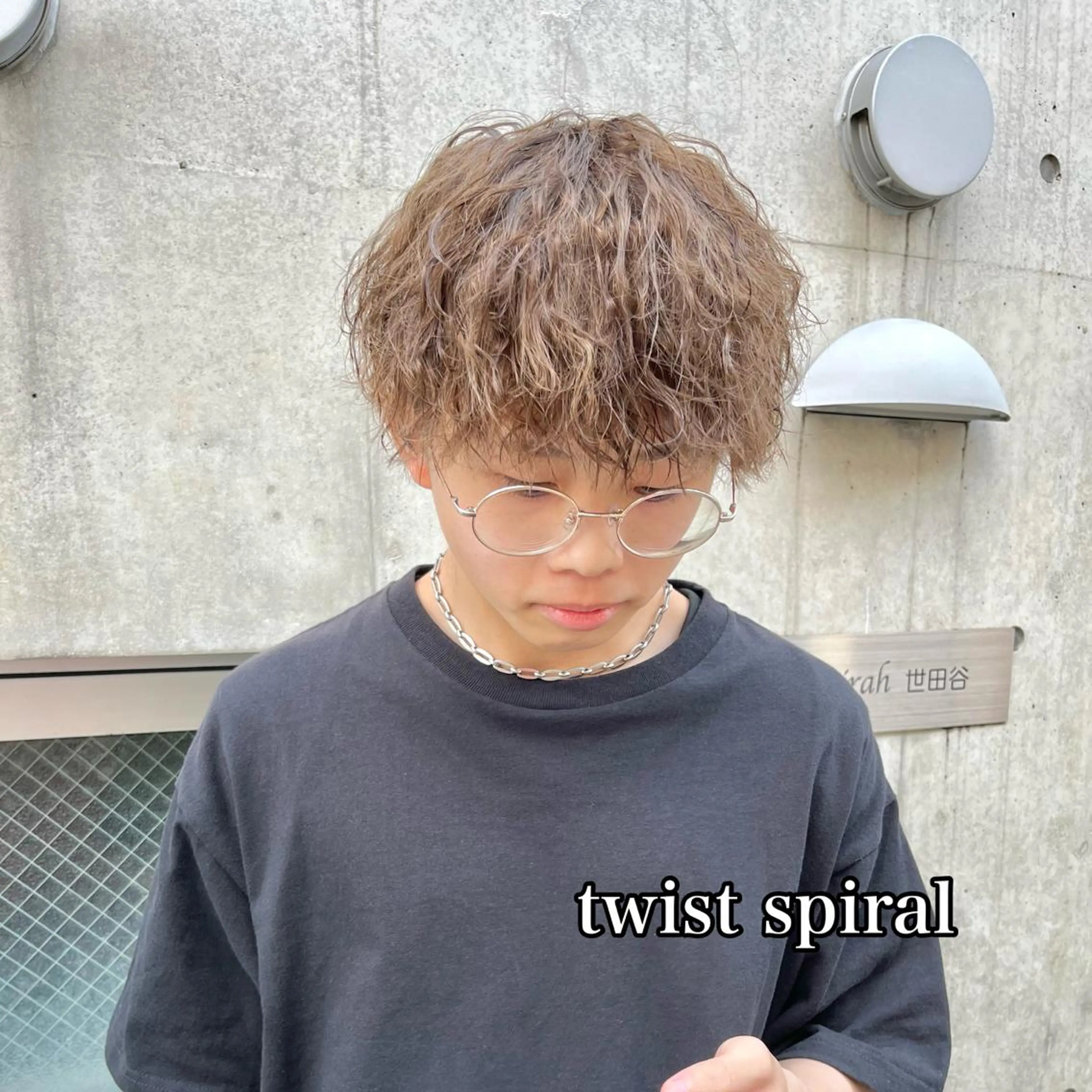 ショート カラー パーマ ヘアアレンジ メンズ マッシュ メンズパーマ メンズツイストパーマ スパイラルパーマ ツイストパーマ メンズパーマの達人 🌟川内絵人のヘアスタイル