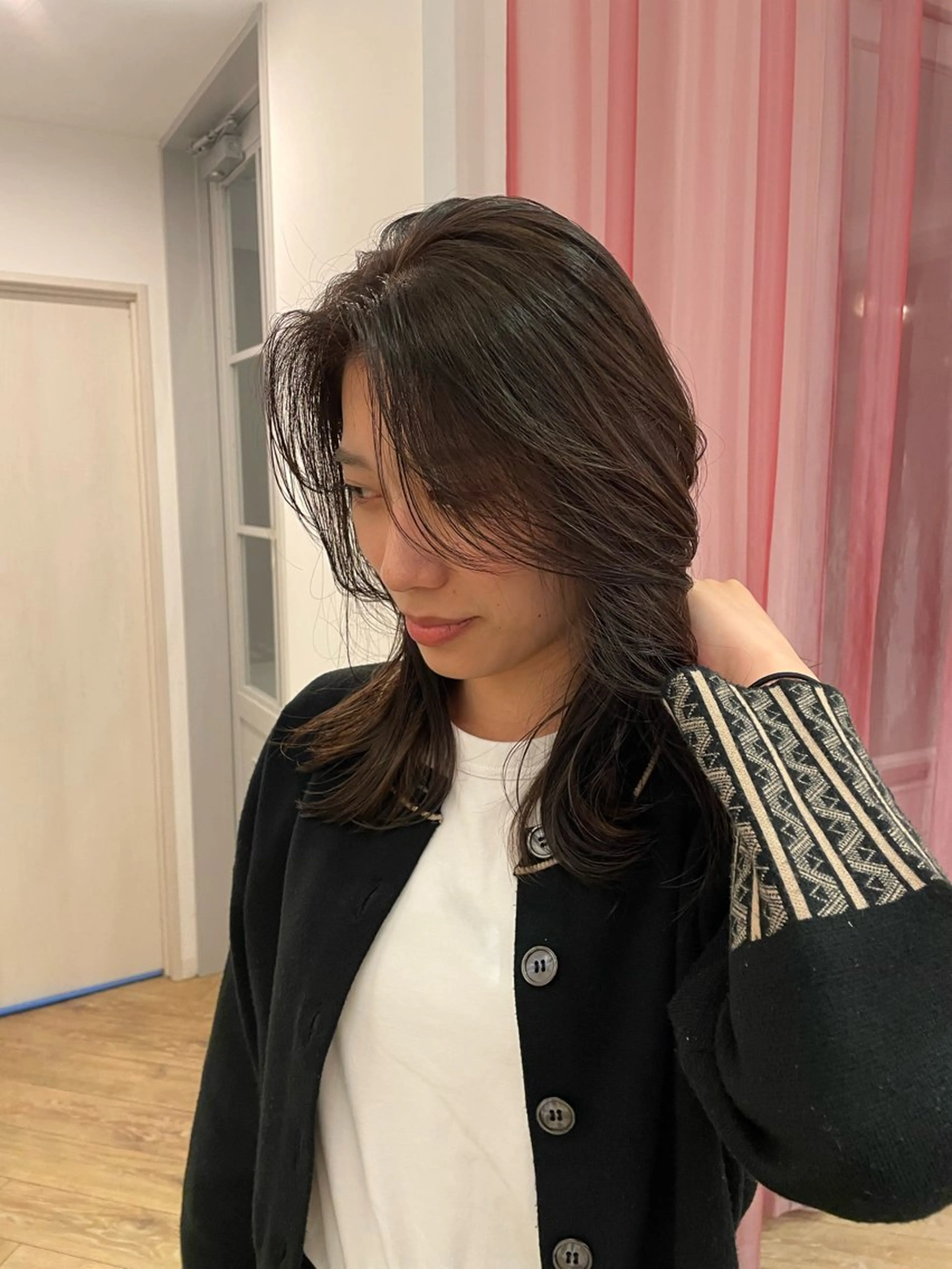 セミロング 安田 朱由のヘアスタイル