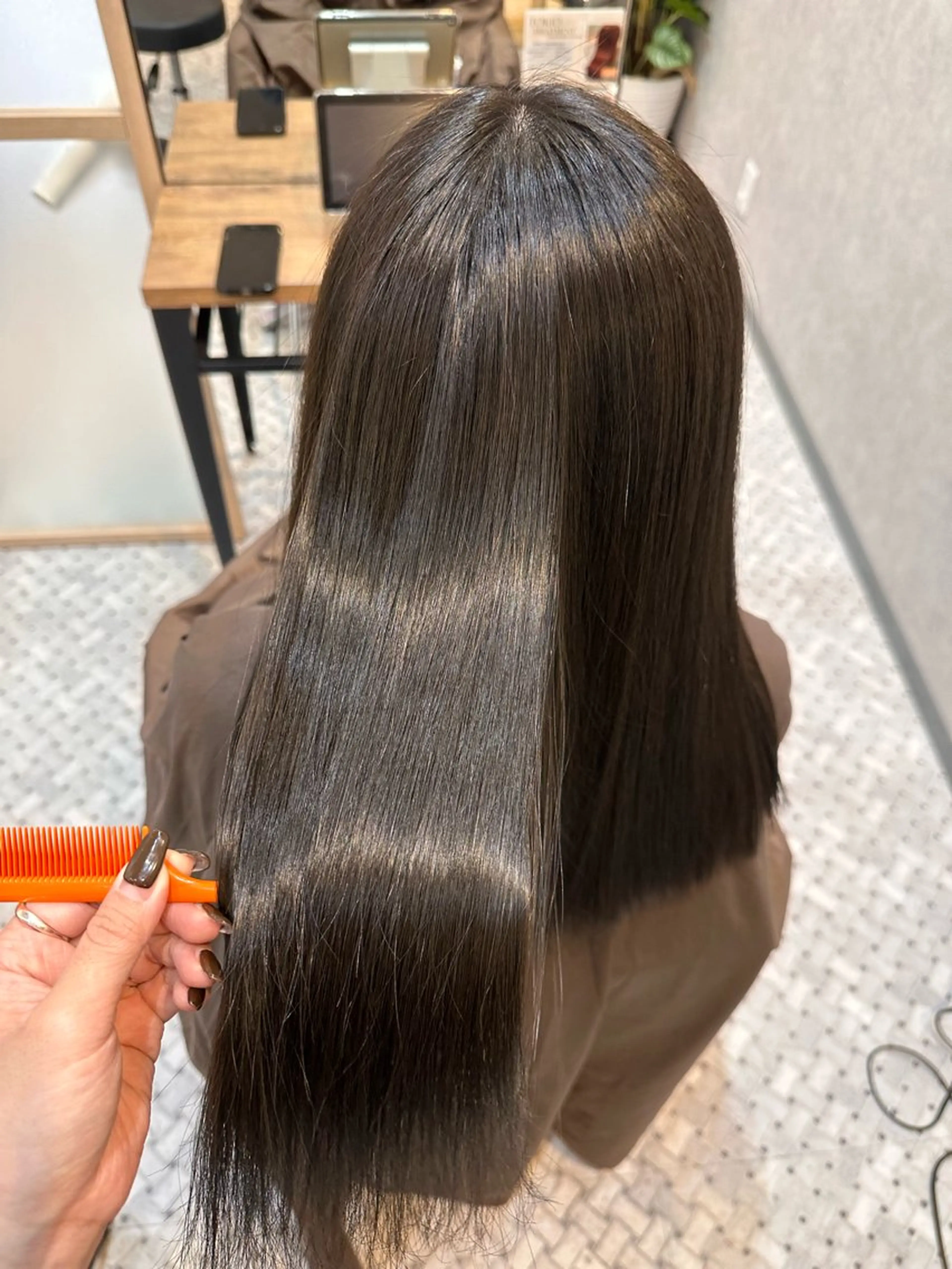 【髪を整えながら、ほっとできる時間⏳】似合わせカット＋内部補修トリートメントの写真