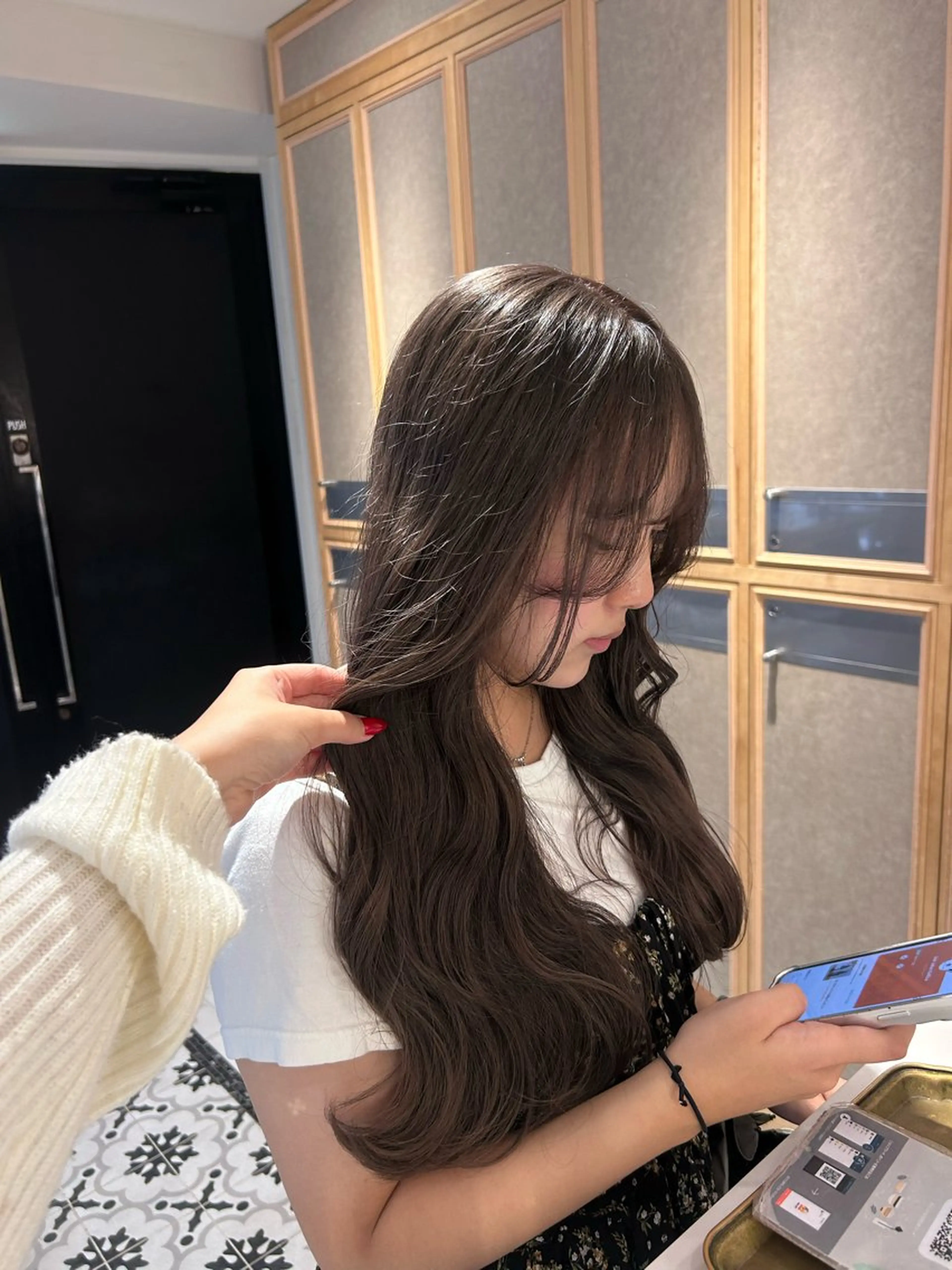 カラー ブリーチ 透明感カラー ヘアカラー トリートメント ヘッドスパ ヘアセット miko🪽地毛風/ ハイトーン/レイヤーのヘアスタイル