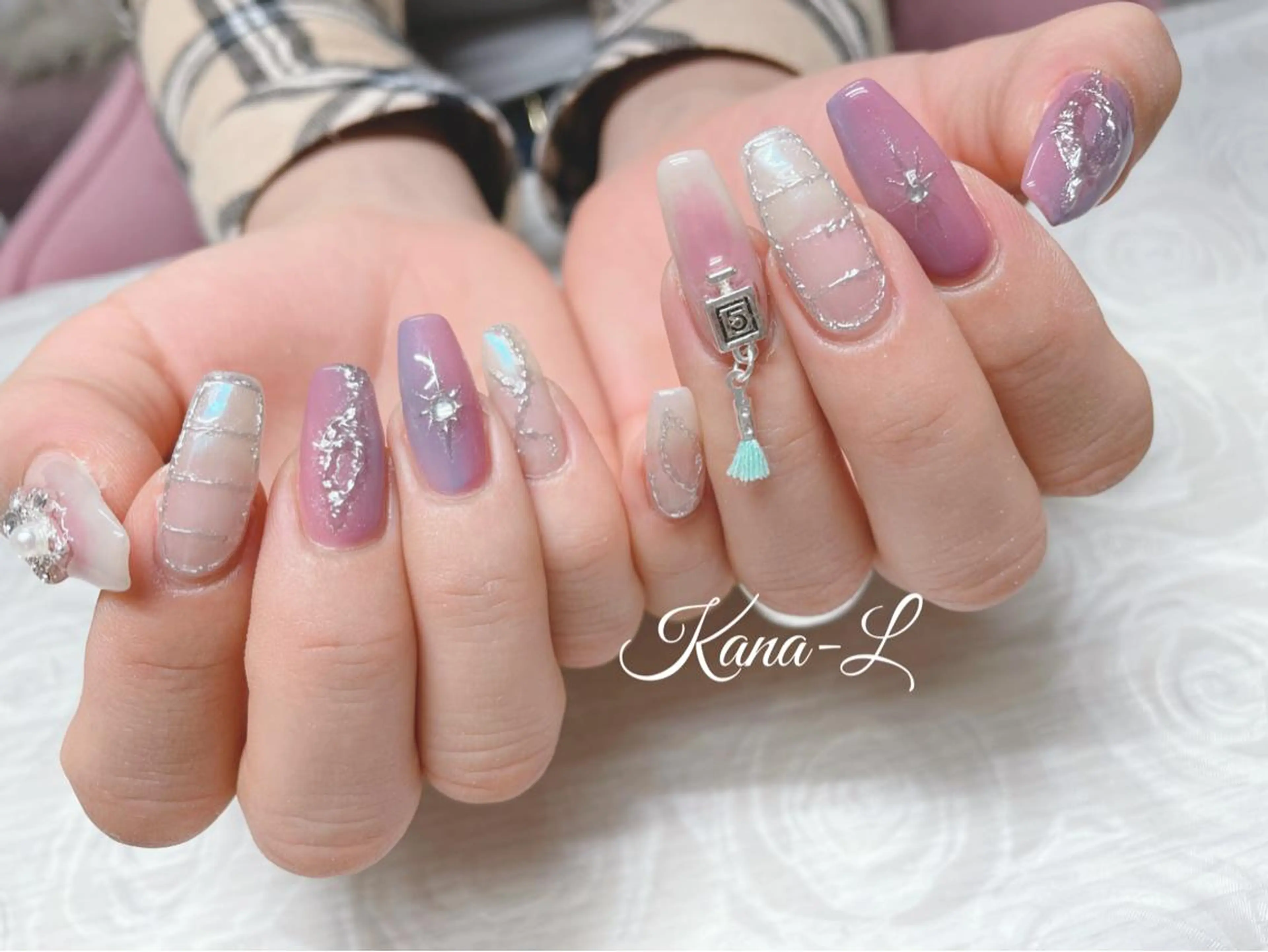 カラー ネイル グラデーションカラー グラデーション キラキラネイル ミラーネイル ニュアンスネイル 芦辺 香奈のネイルデザイン
