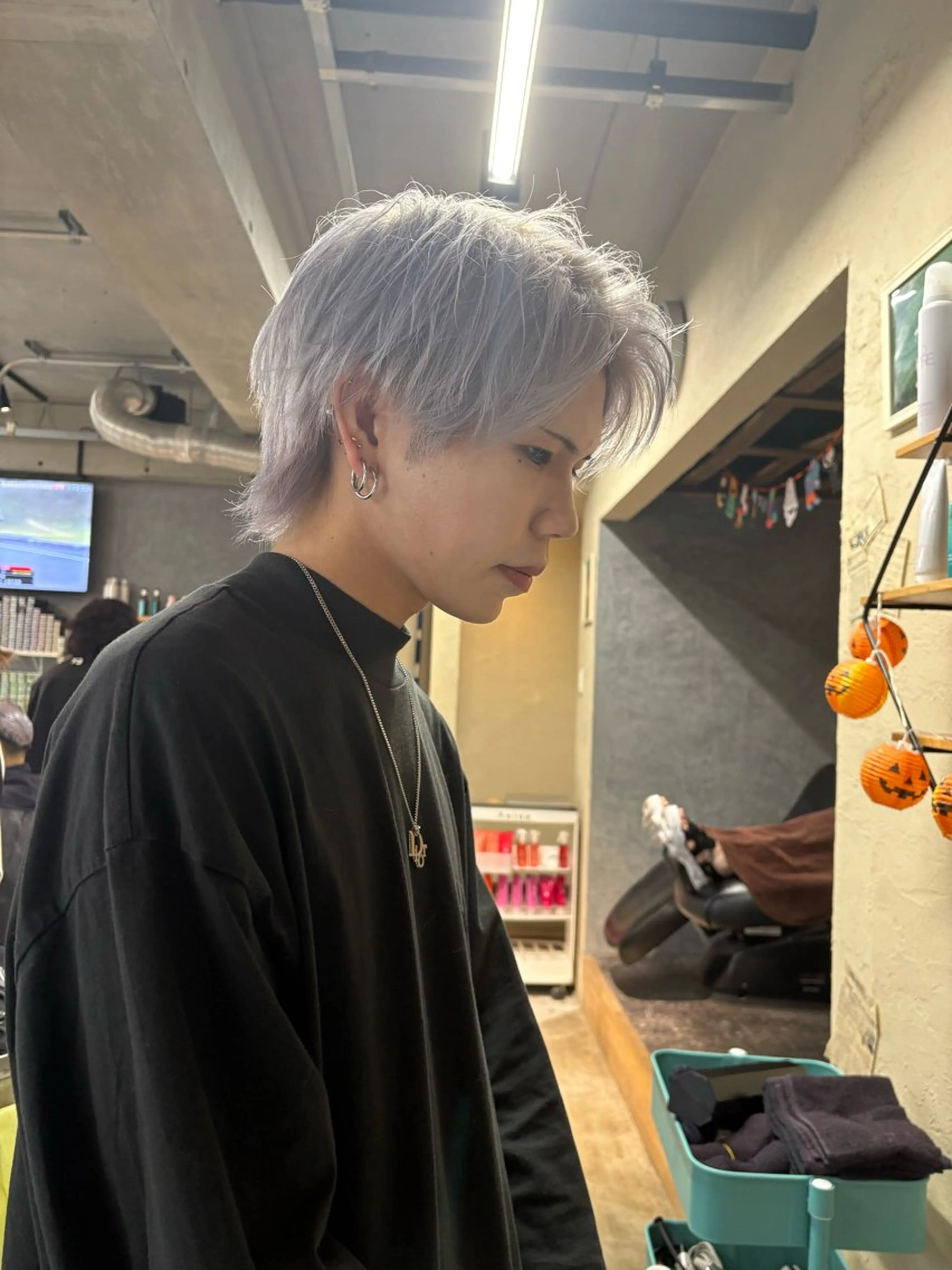 カラー メンズ メンズブリーチ ブリーチ ケアブリーチ シルバー ホワイトシルバー カット ヘアカラー トリートメント SUONO所属・ブリーチムラ修正 /ハイトーン/青砥大のヘアスタイル