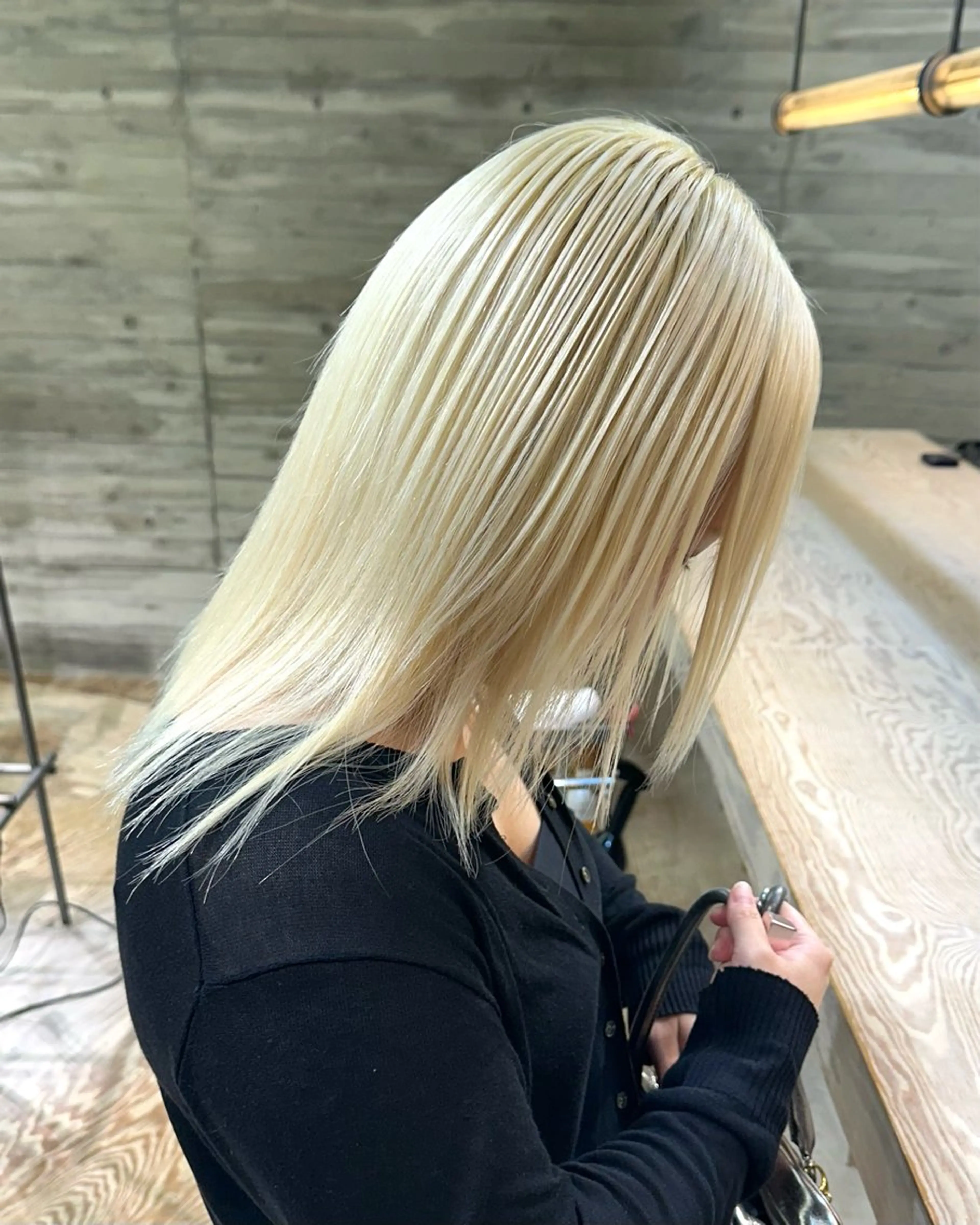 ミディアム ヘアカラー トリートメント 抜きっぱなしブロンド ササキカズマのヘアスタイル