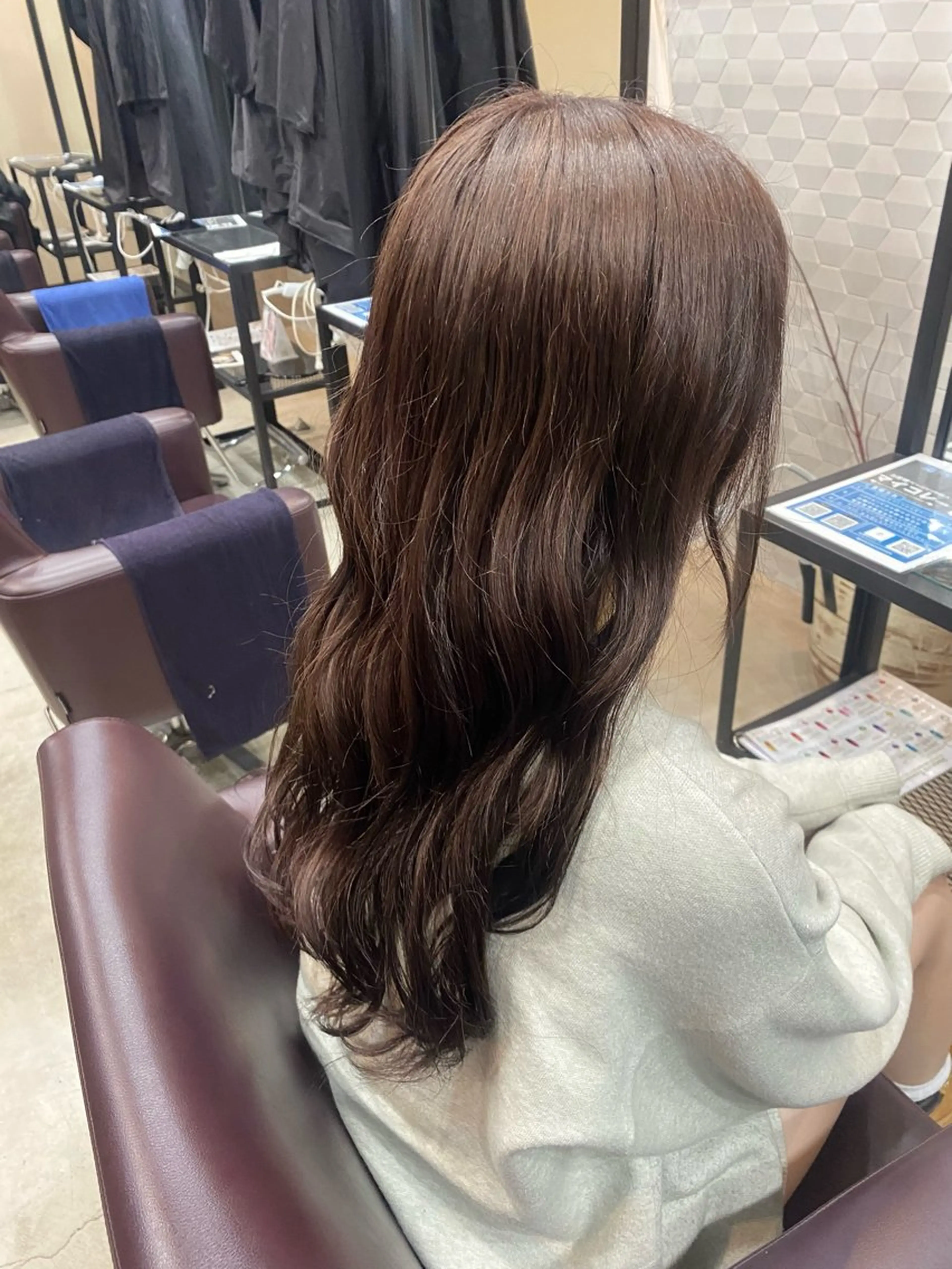 カット＋高濃度タンパク質ティアレカラー＋𝐀𝐮𝐣𝐮𝐚トリートメントの写真