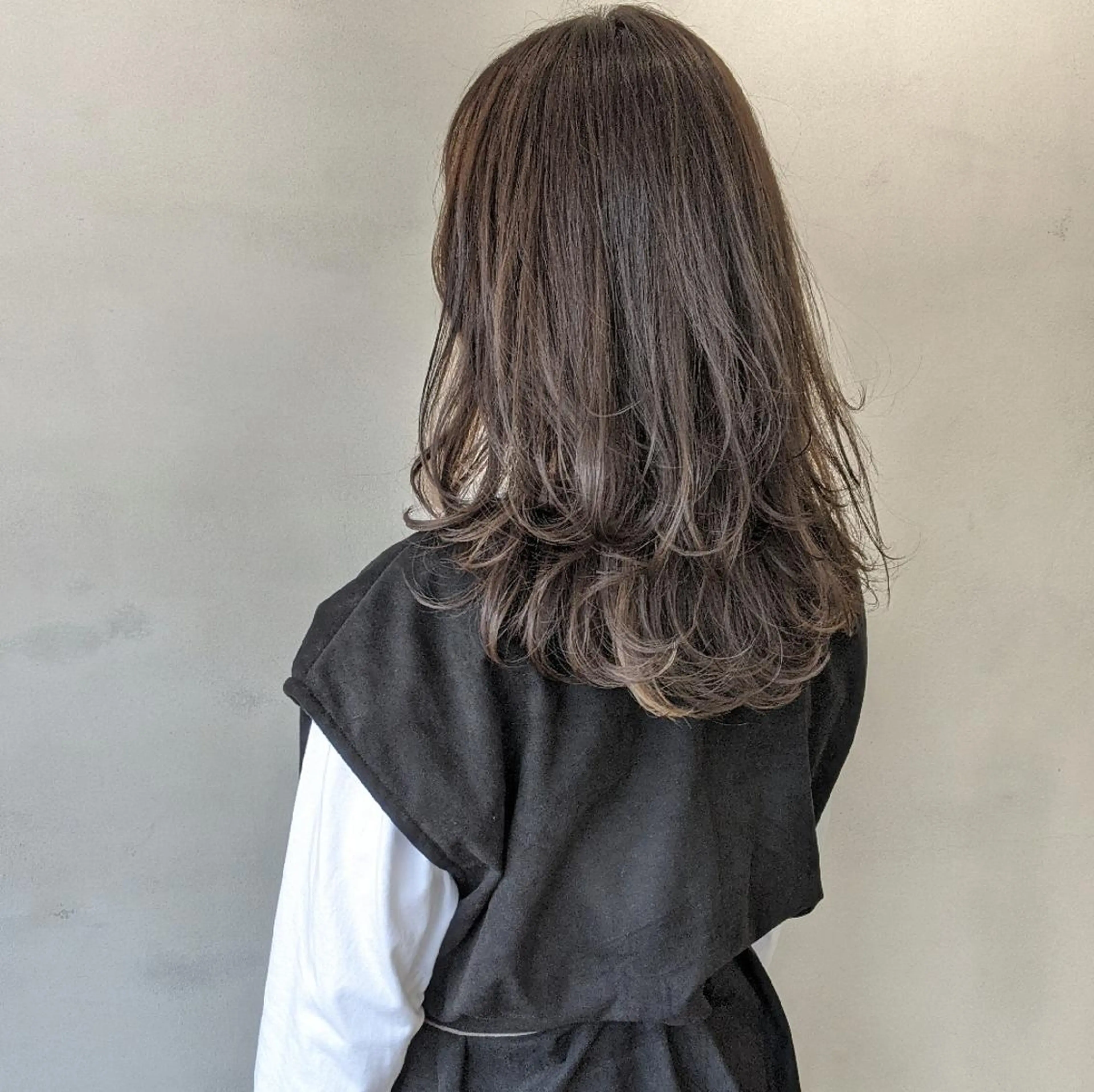 カラー ロング 透明感カラー グレージュ PRIVATE SALON EYES所属・EYES リアのマツエク・マツパデザイン