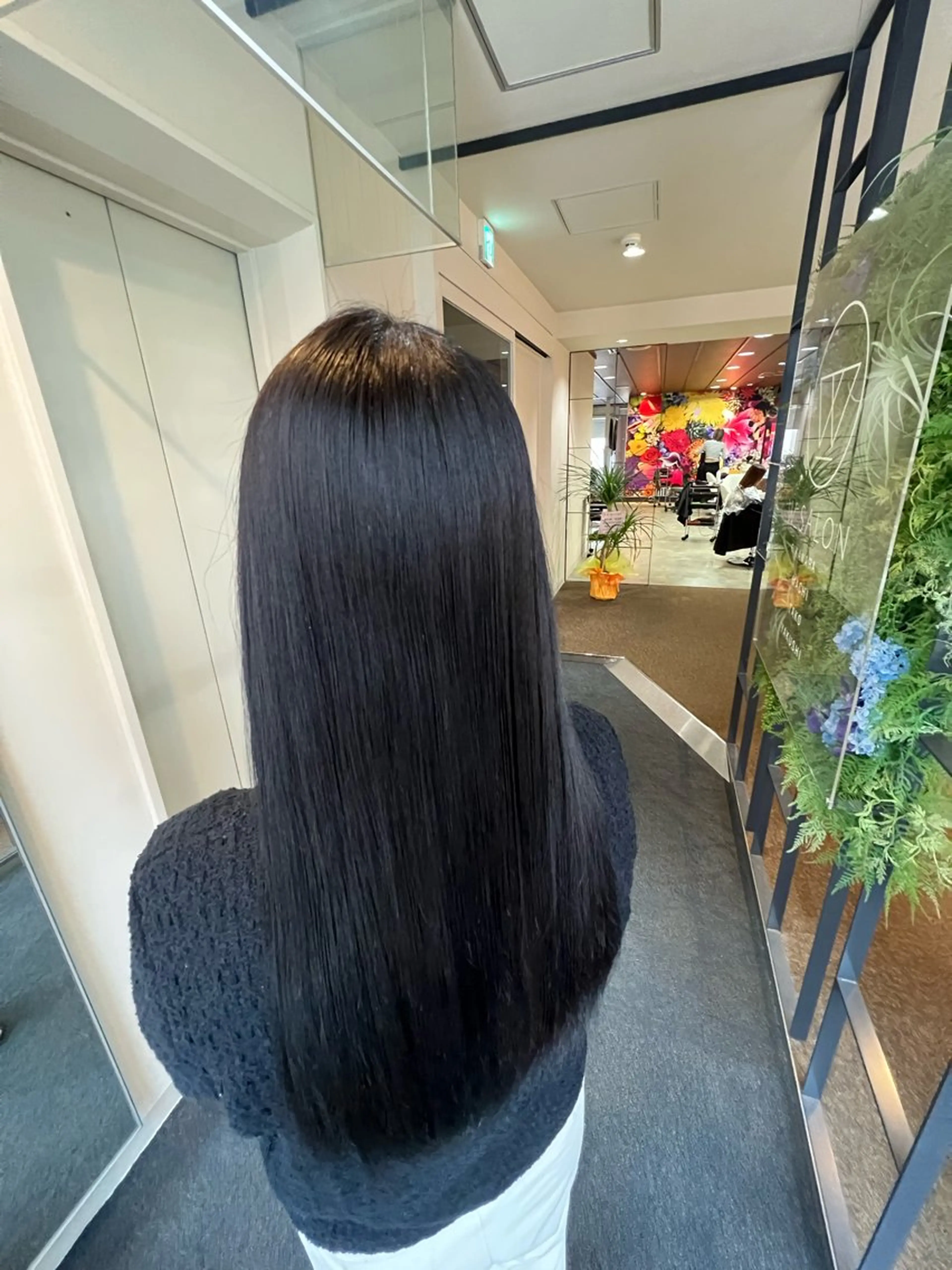 ロング カラー 黒髪 ブルーカラー ブルーブラック ヘアカラー 高田 羊真のヘアスタイル