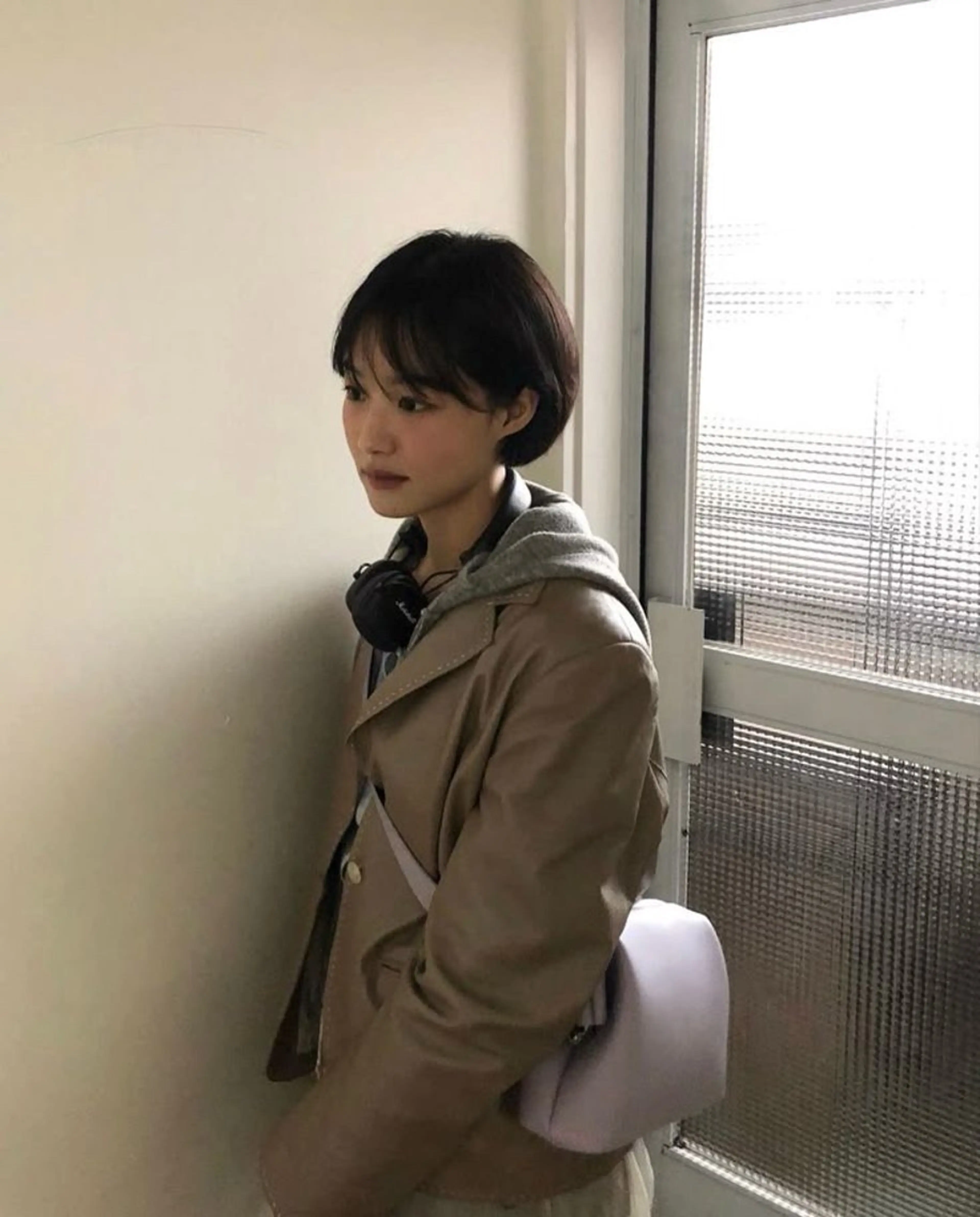 ショート 曲がる縮毛矯正 センターパートのヘアスタイル