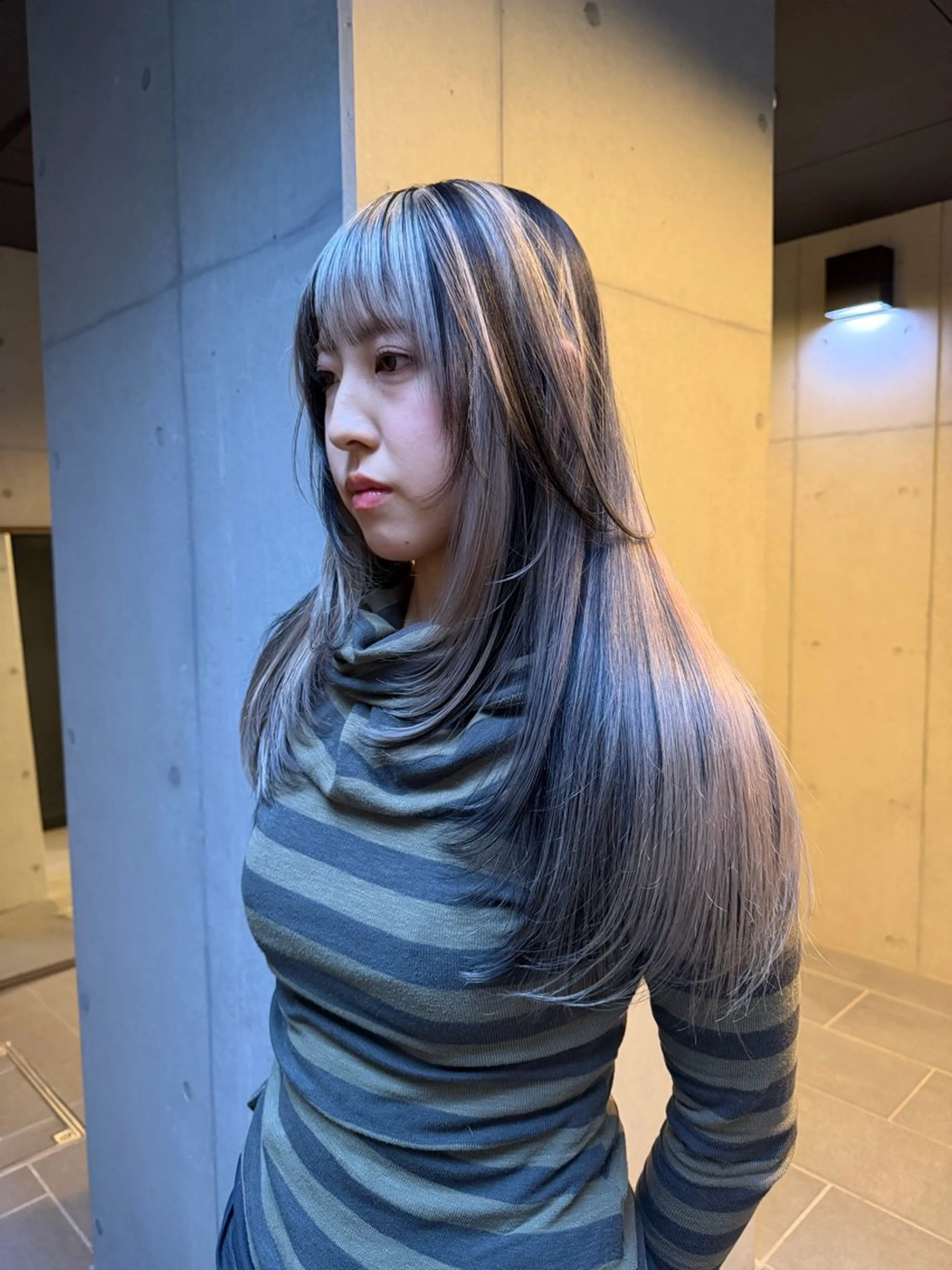 ロング カラー ロングレイヤー デザインカラー レイヤーカット ロング カット ヘアカラー 《ウルフ/レイヤー/ 似合わせ》山本祐輔のヘアスタイル