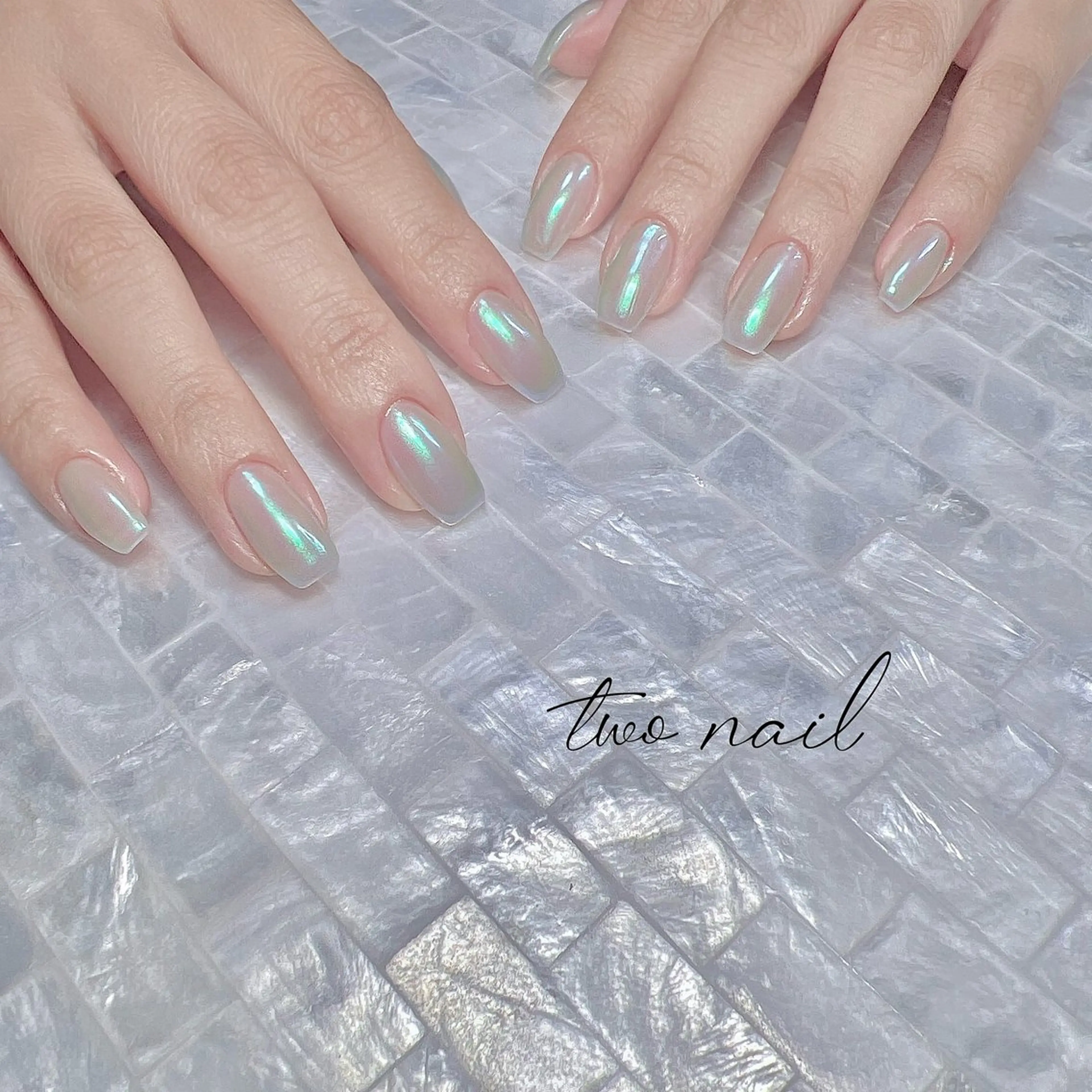 ネイル オーロラネイル ネイルチップ ホワイト ハンドネイル two nailのネイルデザイン