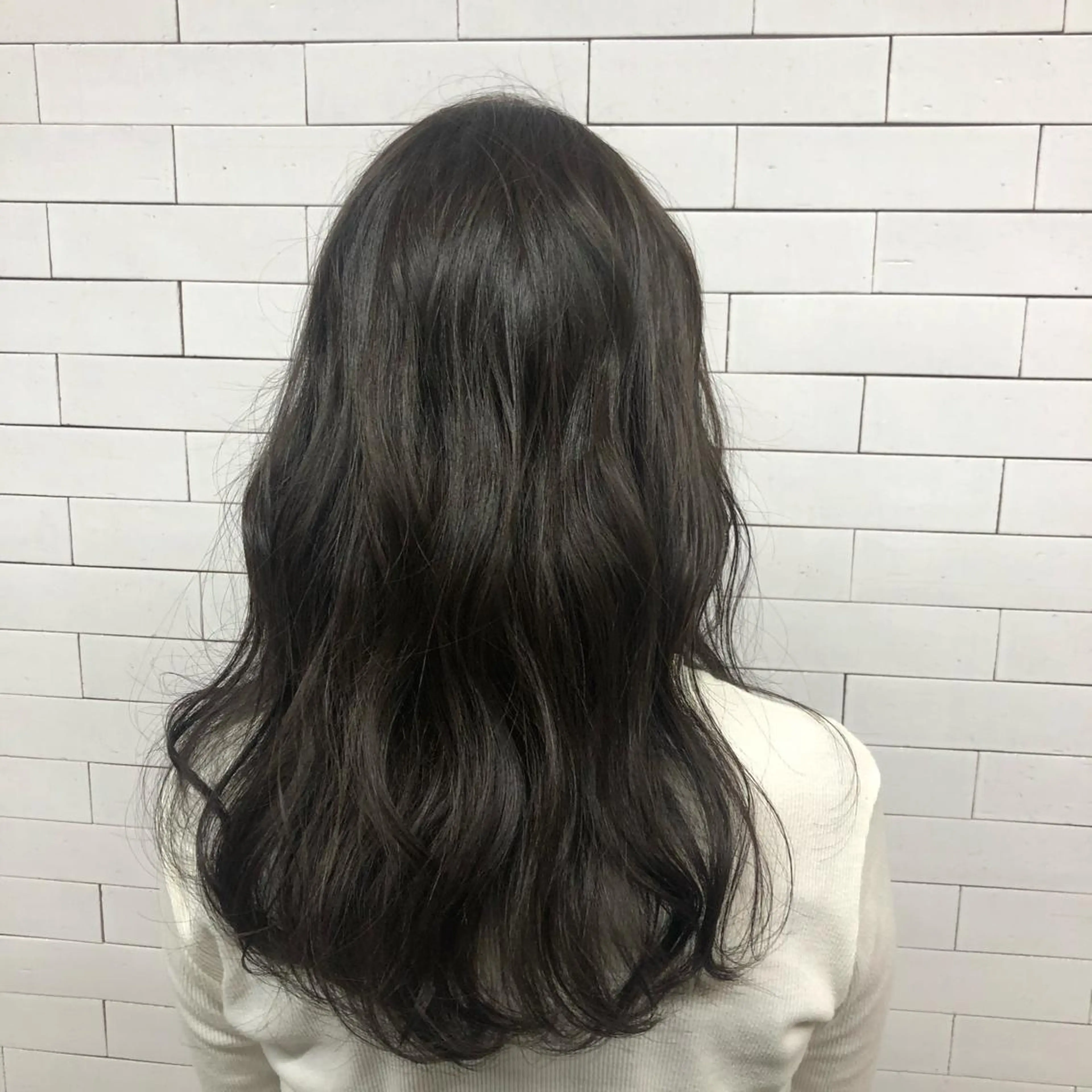 ロング カラー ブリーチ 透明感カラー ブリーチなしカラー やすだ しおりのヘアスタイル