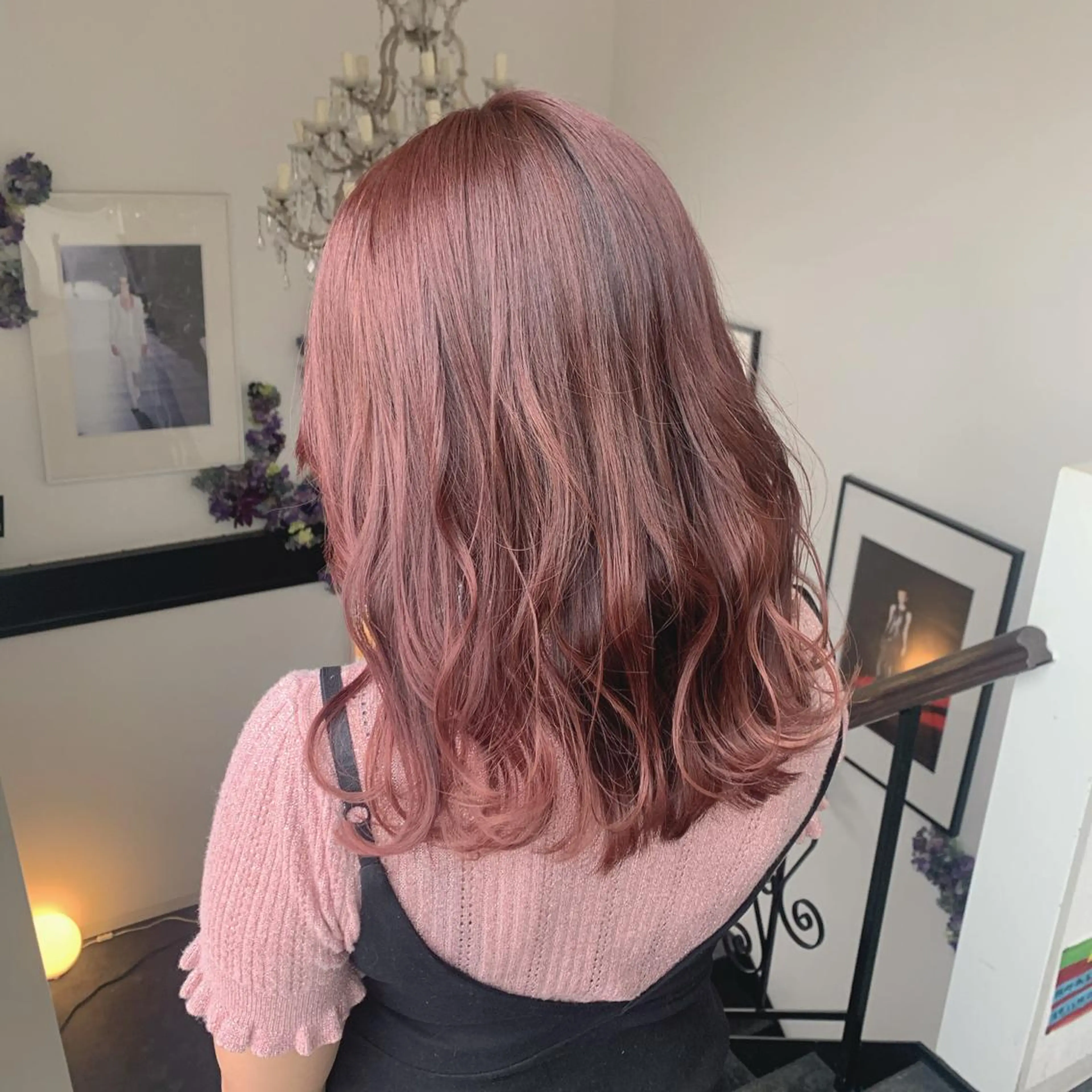 セミロング カラー ブリーチ ブラウンカラー ブリーチなしカラー ピンクカラー ピンクブラウン カット ヘアカラー 袴田 伊代のヘアスタイル