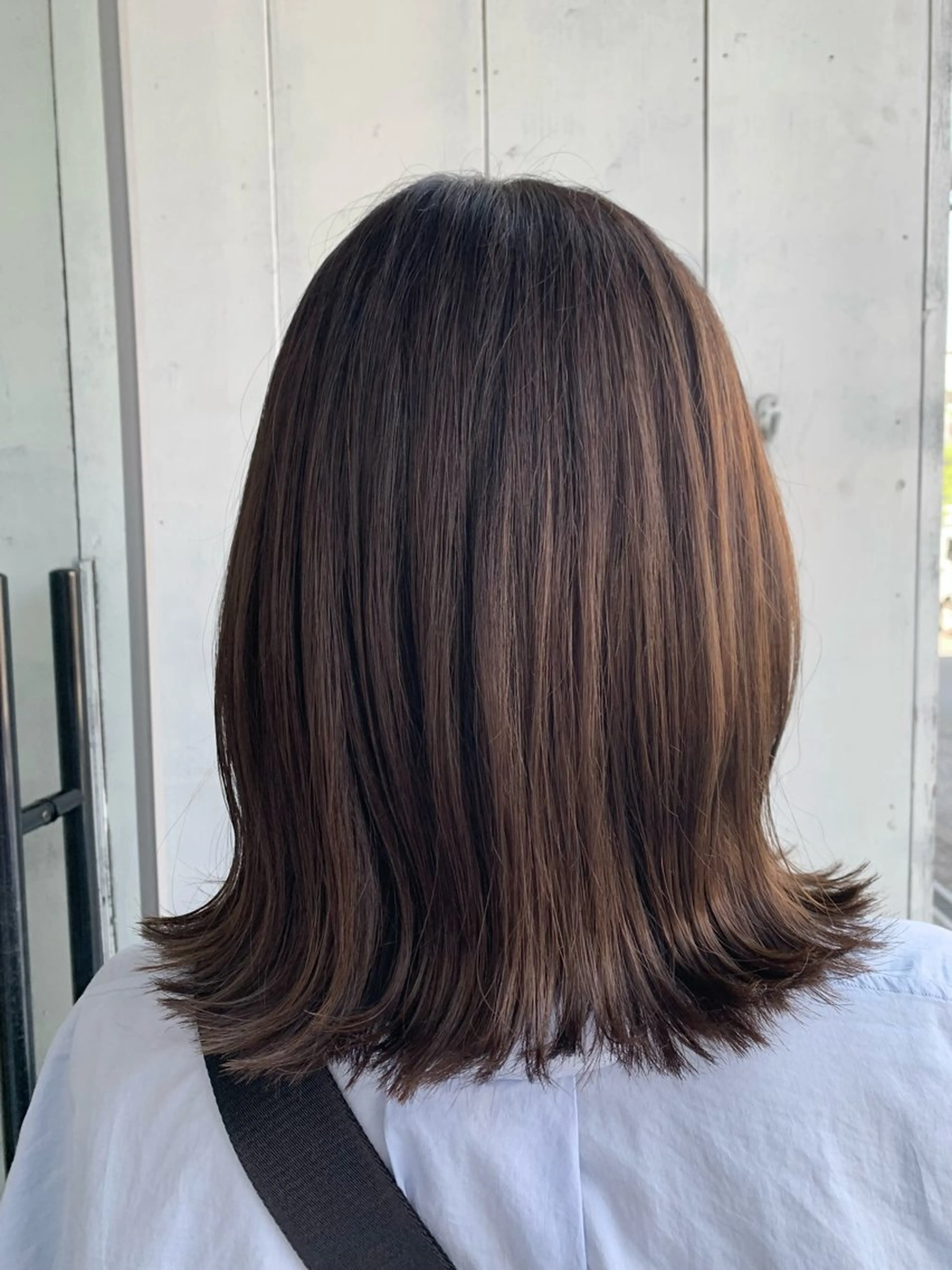 ミディアム カラー 菅野 美咲のヘアスタイル