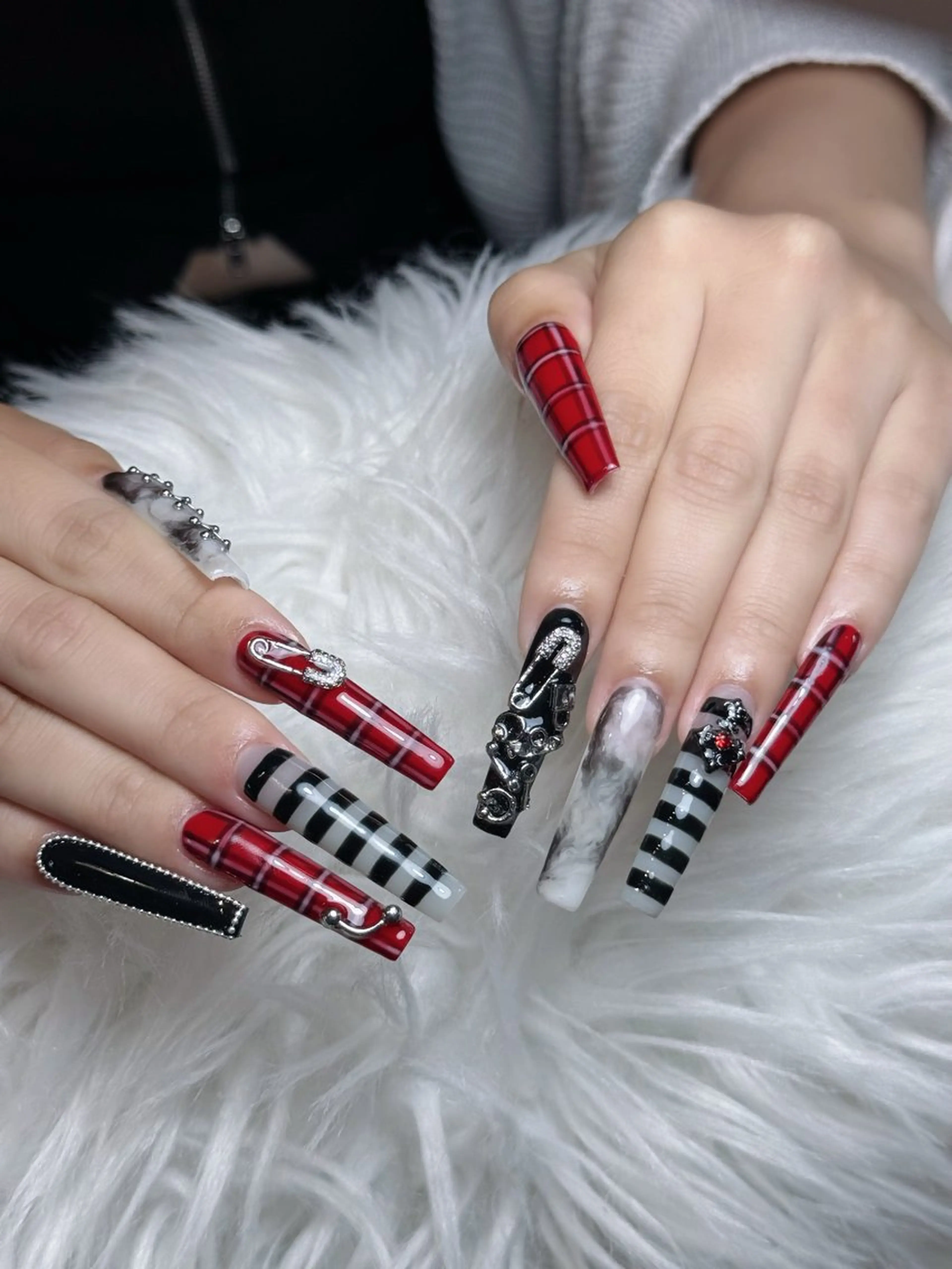 ネイル フレンチネイル ジェルネイル キラキラネイル 韓国ネイル レース ハンドネイル Julli NailStudioのネイルデザイン