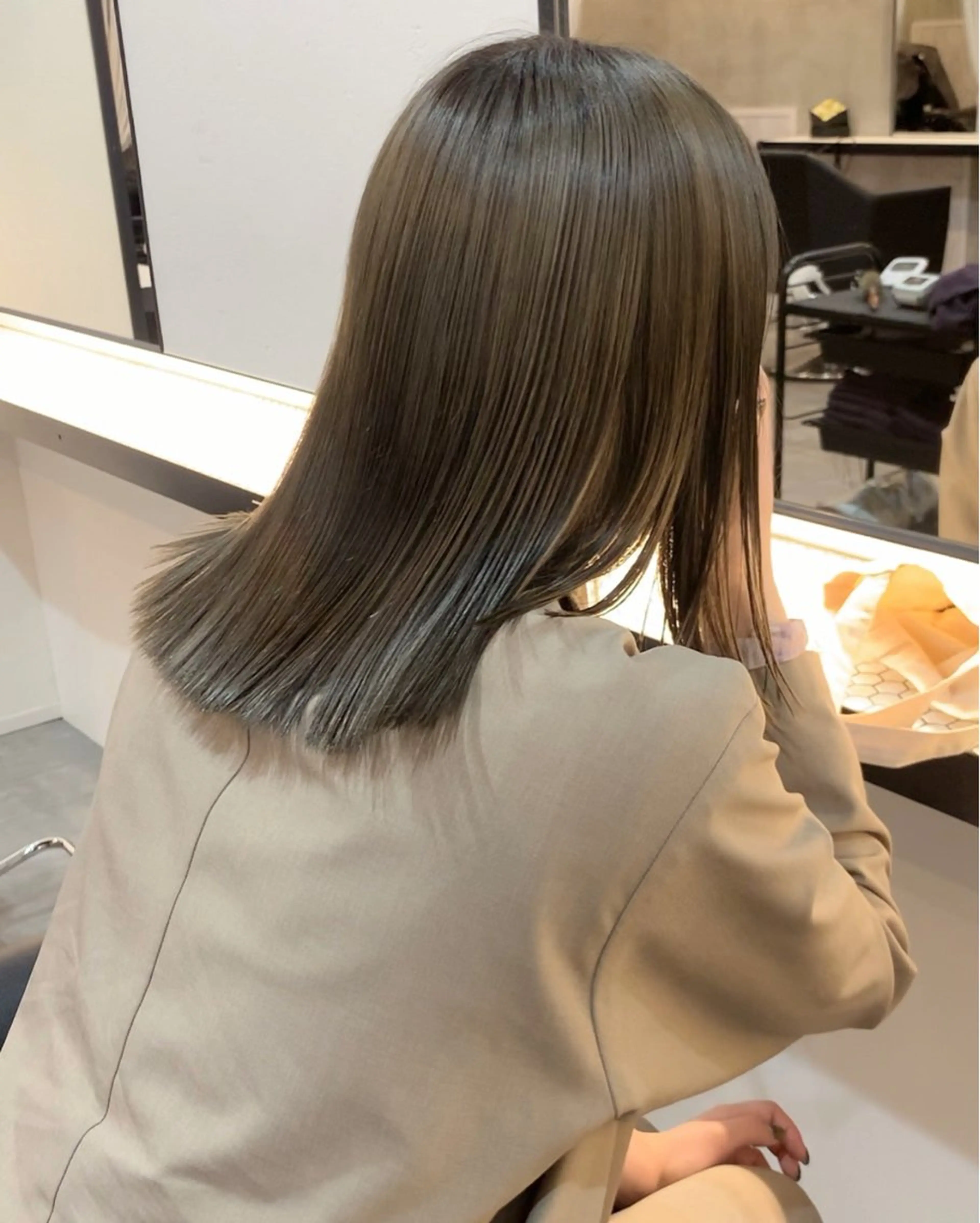 ミディアム カラー グレージュ オリーブグレージュ オリーブグレー カット ヘアカラー トリートメント 落合希 Olivebeigeのヘアスタイル