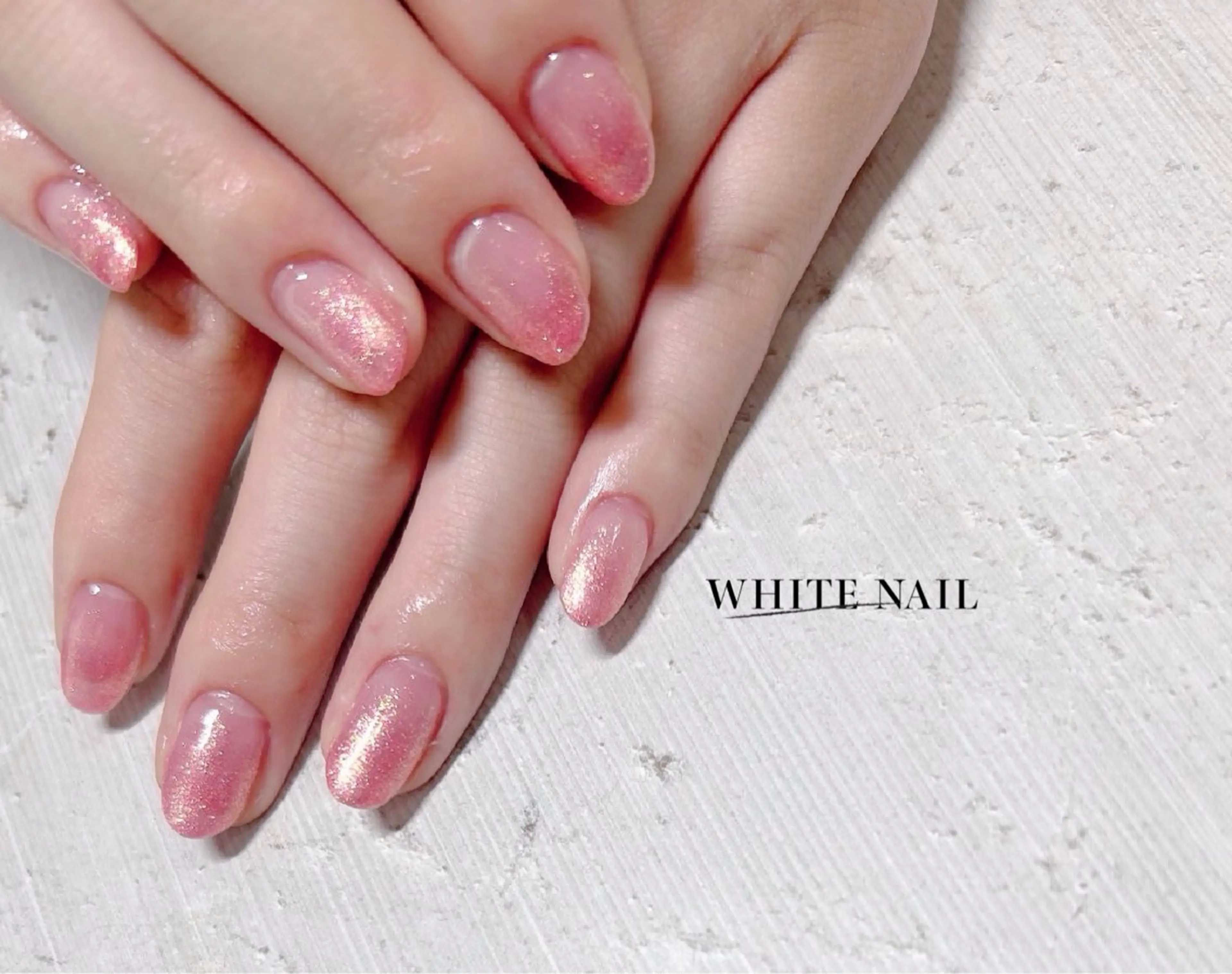 ネイル グラデーション ラメ(グリッター) ラメグラデーション ハンドネイル WHITE NAIL ホワイトネイルのネイルデザイン
