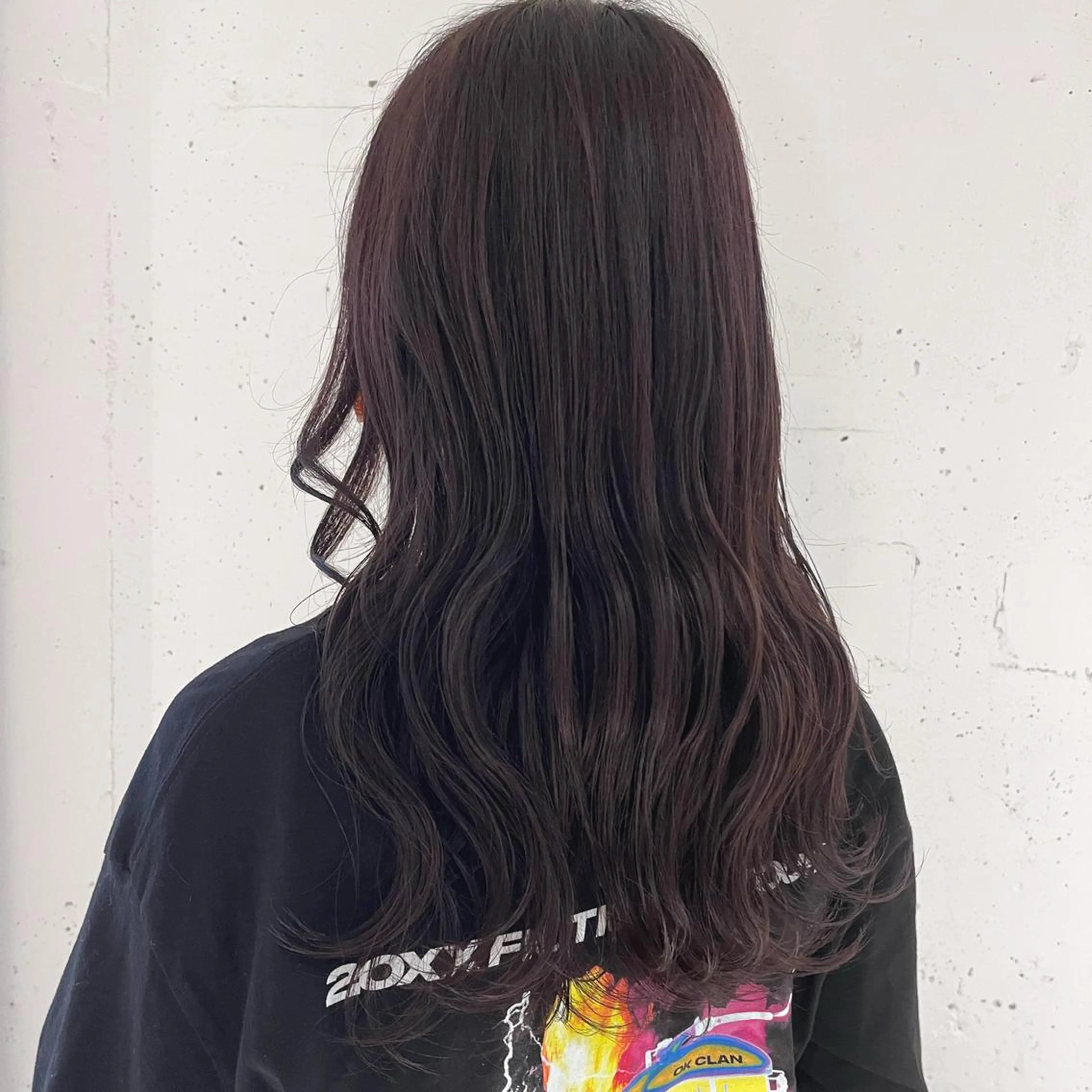 セミロング カラー ブラウンカラー グレージュ ラベンダーカラー ラベンダーグレージュ ラベンダーブラウン カジュアルを女っぽく 𝗮𝘆𝗮𝗰𝗼のヘアスタイル