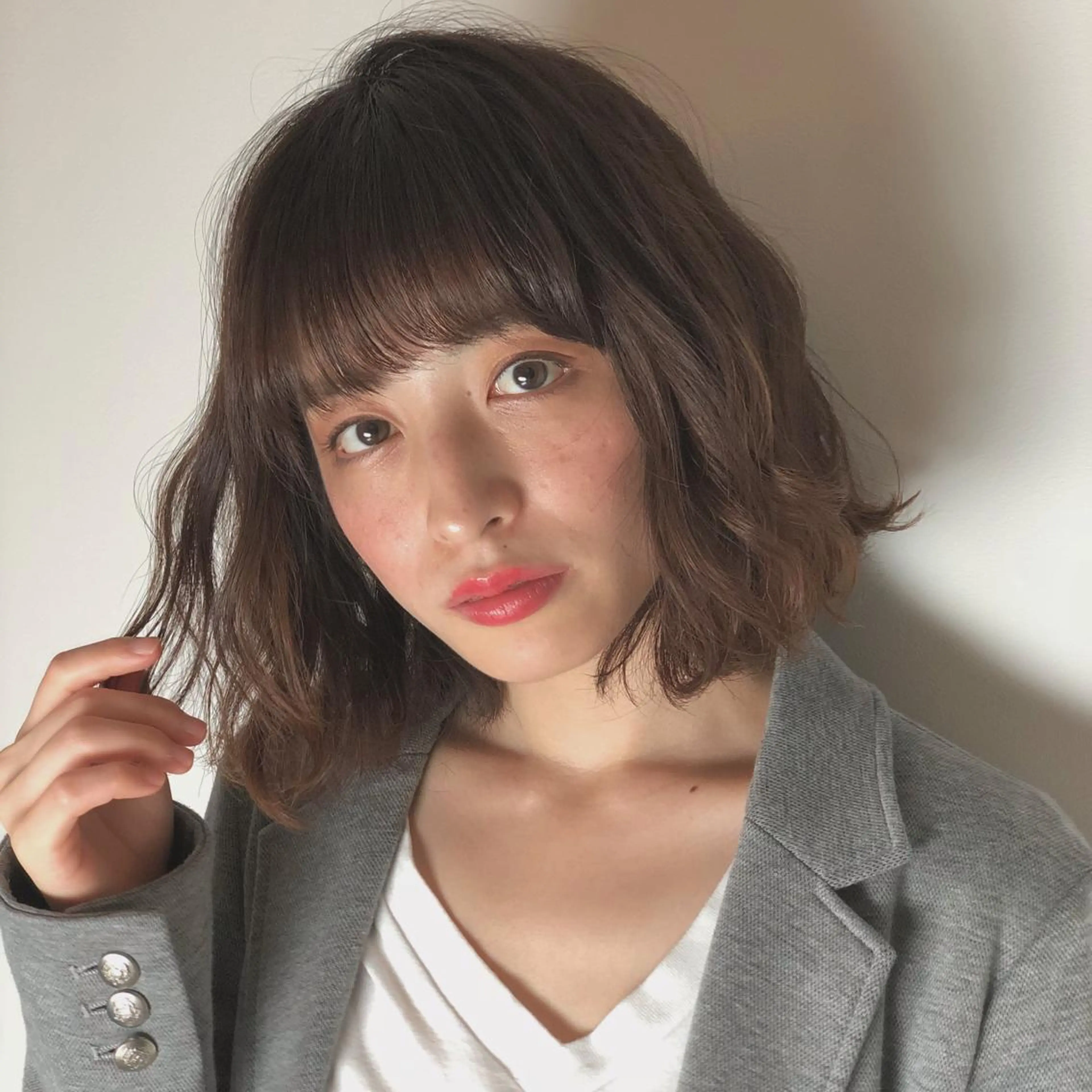 ショート カラー 荒木 依莉亜のヘアスタイル