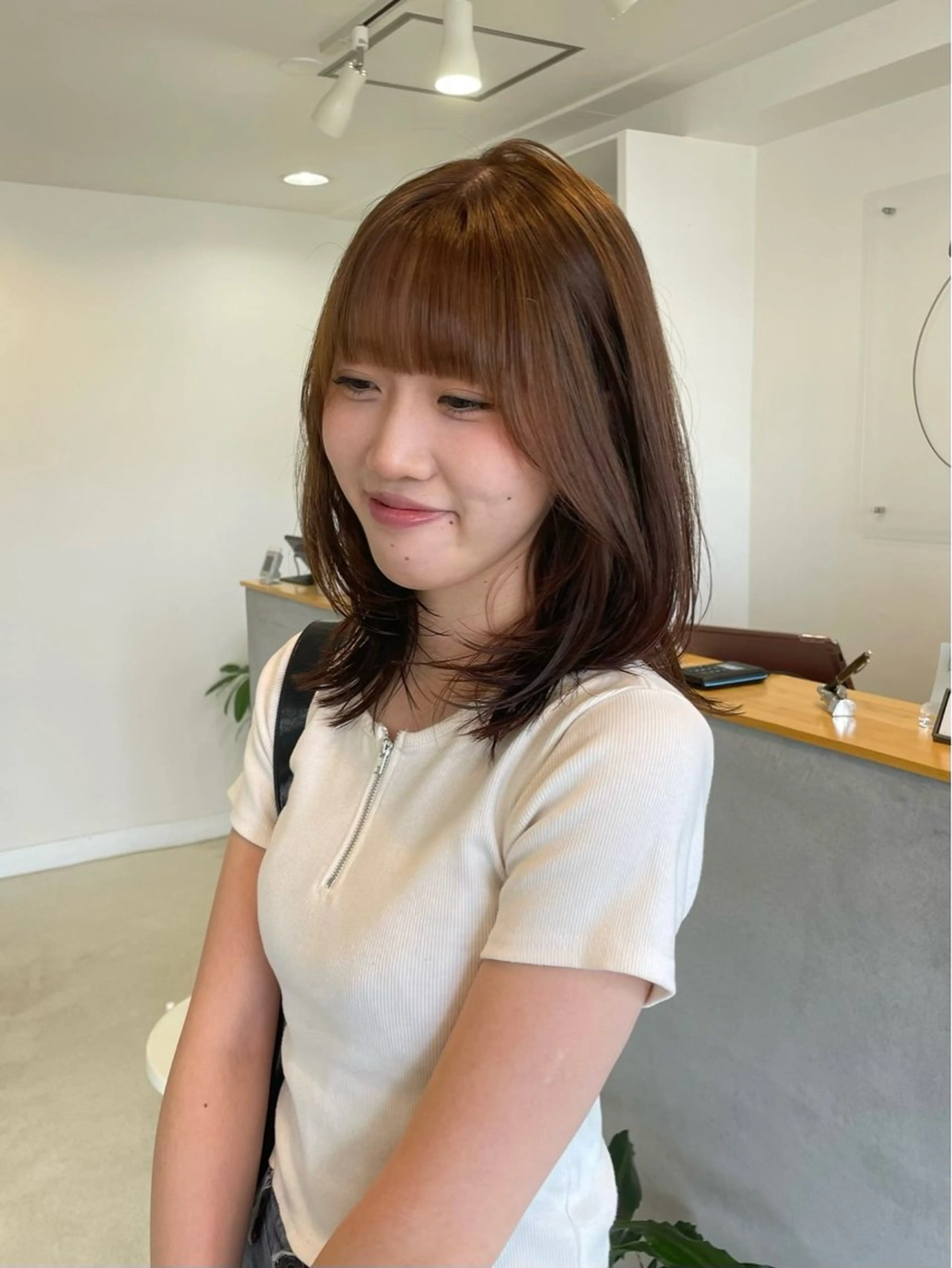 ミディアム ミディアムレイヤー レイヤーカット カット ヘアカラー トリートメント 前川 瑞希のヘアスタイル