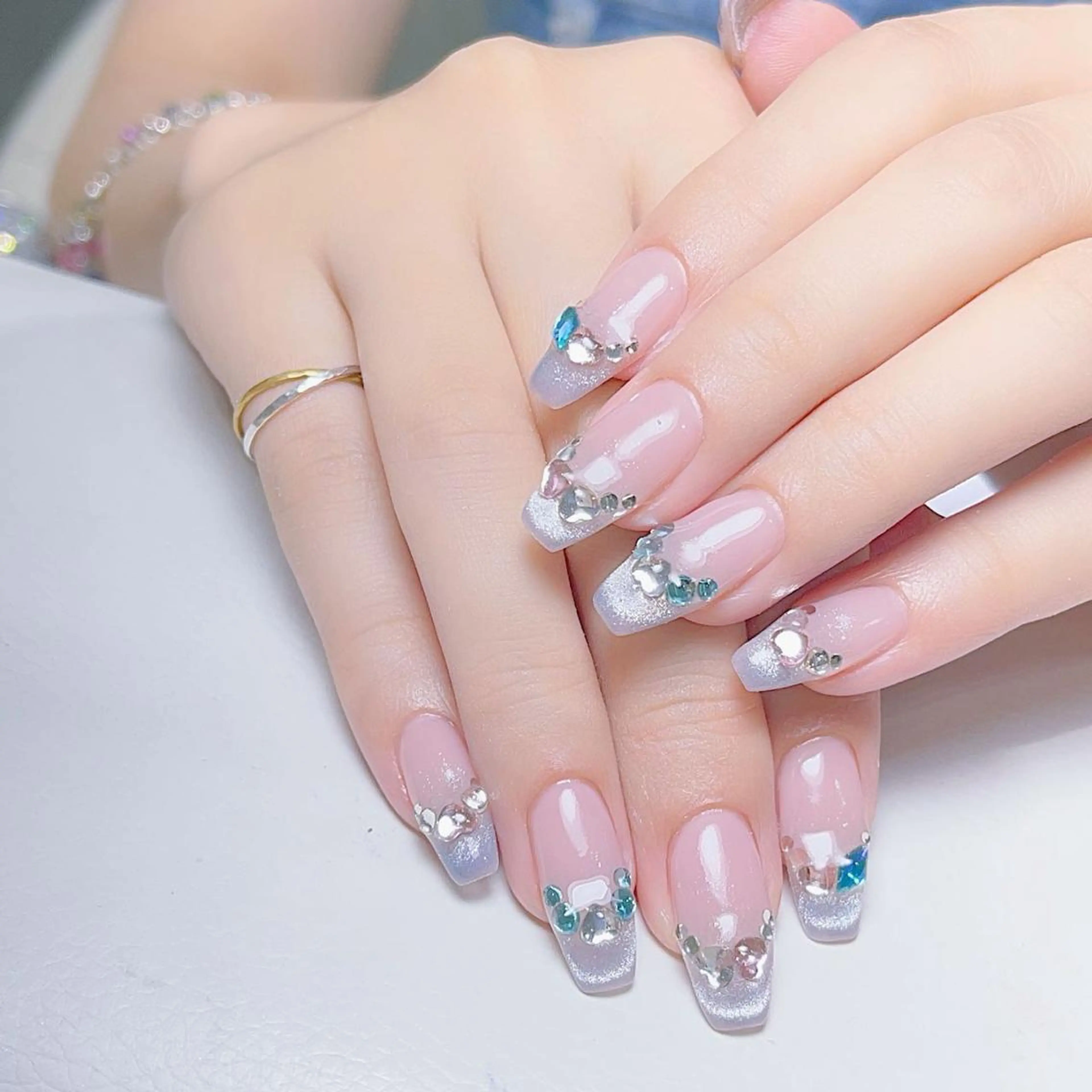 ネイル アートネイル 長さ出し ネイルチップ Queens ciciのネイルデザイン