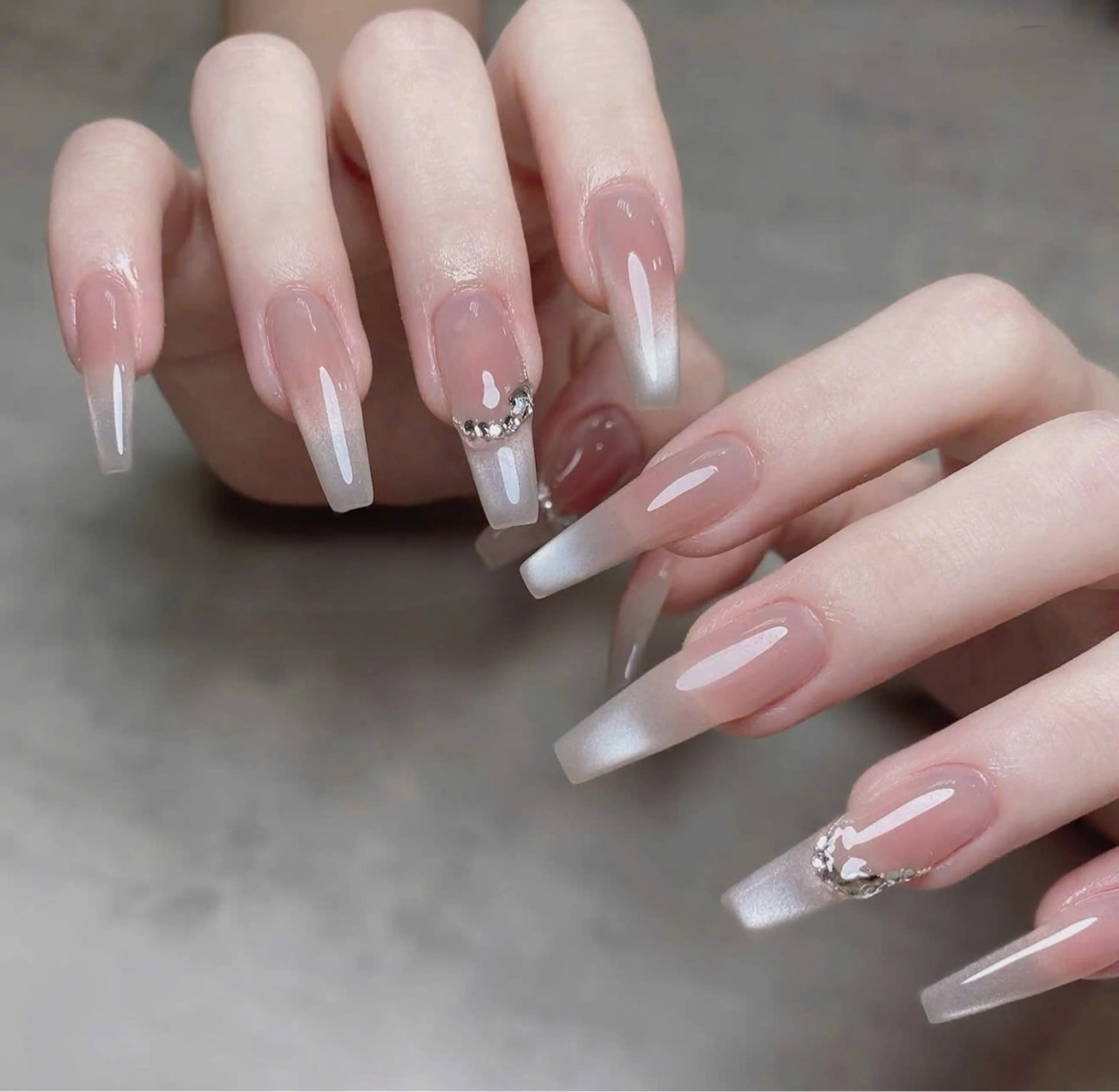 ネイル フレンチネイル キラキラネイル マグネットネイル ミラーネイル ニュアンスネイル ハンドネイル Tira Nailのネイルデザイン