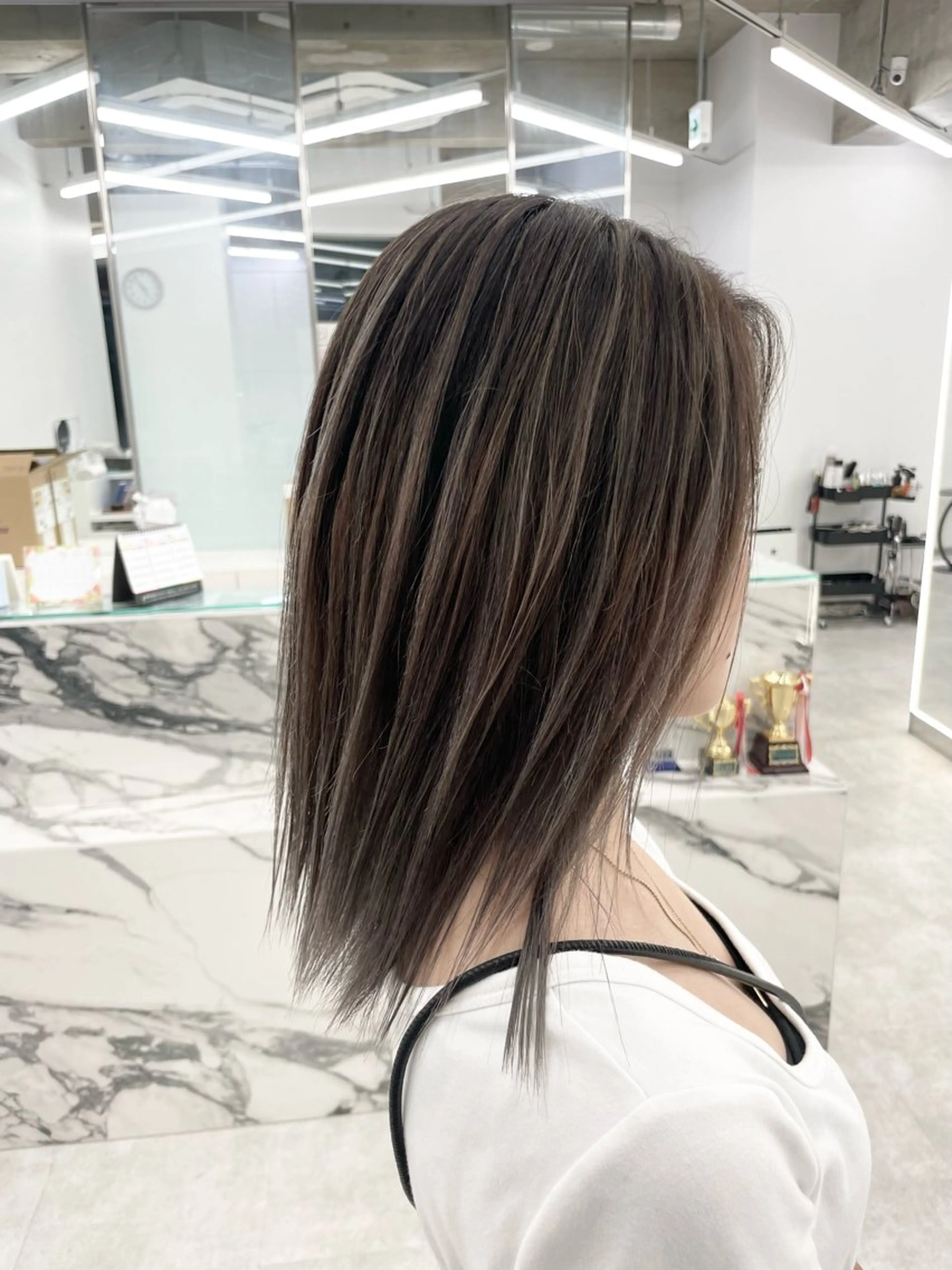 ミディアム カラー ヘアカラー トリートメント 【Sweep】おじま のぞみのヘアスタイル