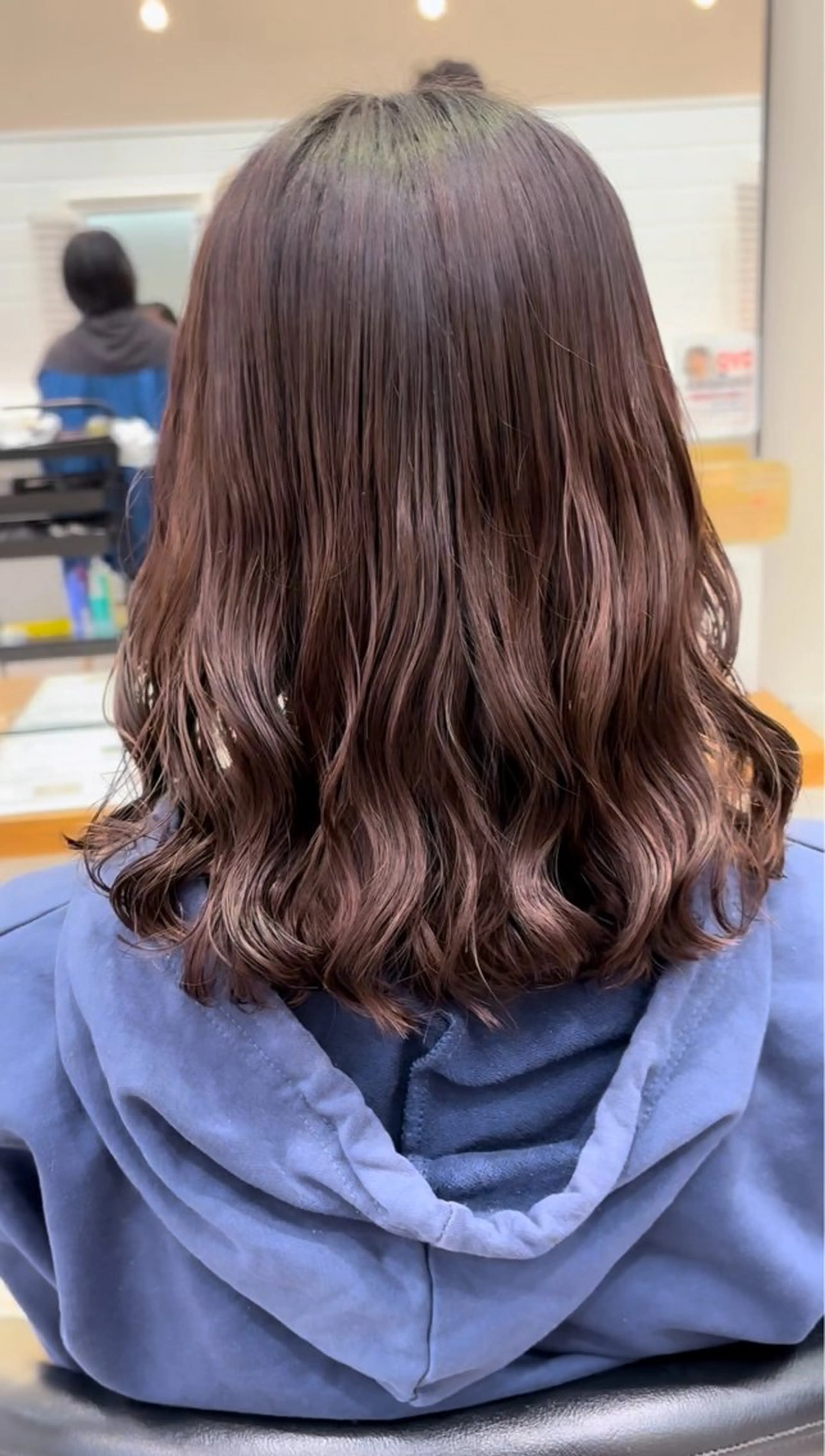 ミディアム パーマ ミディアムパーマ カット パーマ コテ巻き風パーマ✨ かつみのヘアスタイル