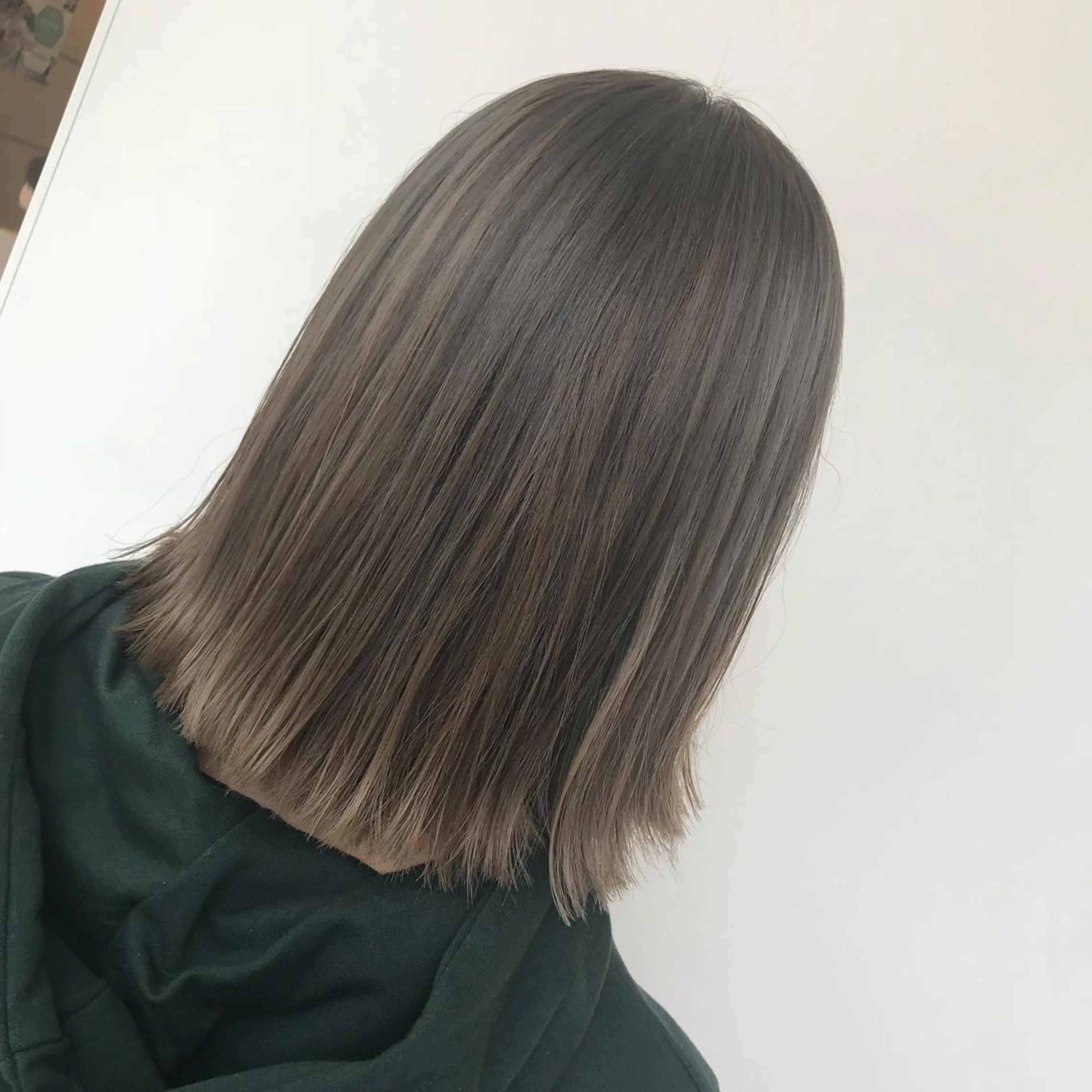 ミディアム カラー 顔まわり‎🤍小顔 カット🤍みさきのヘアスタイル