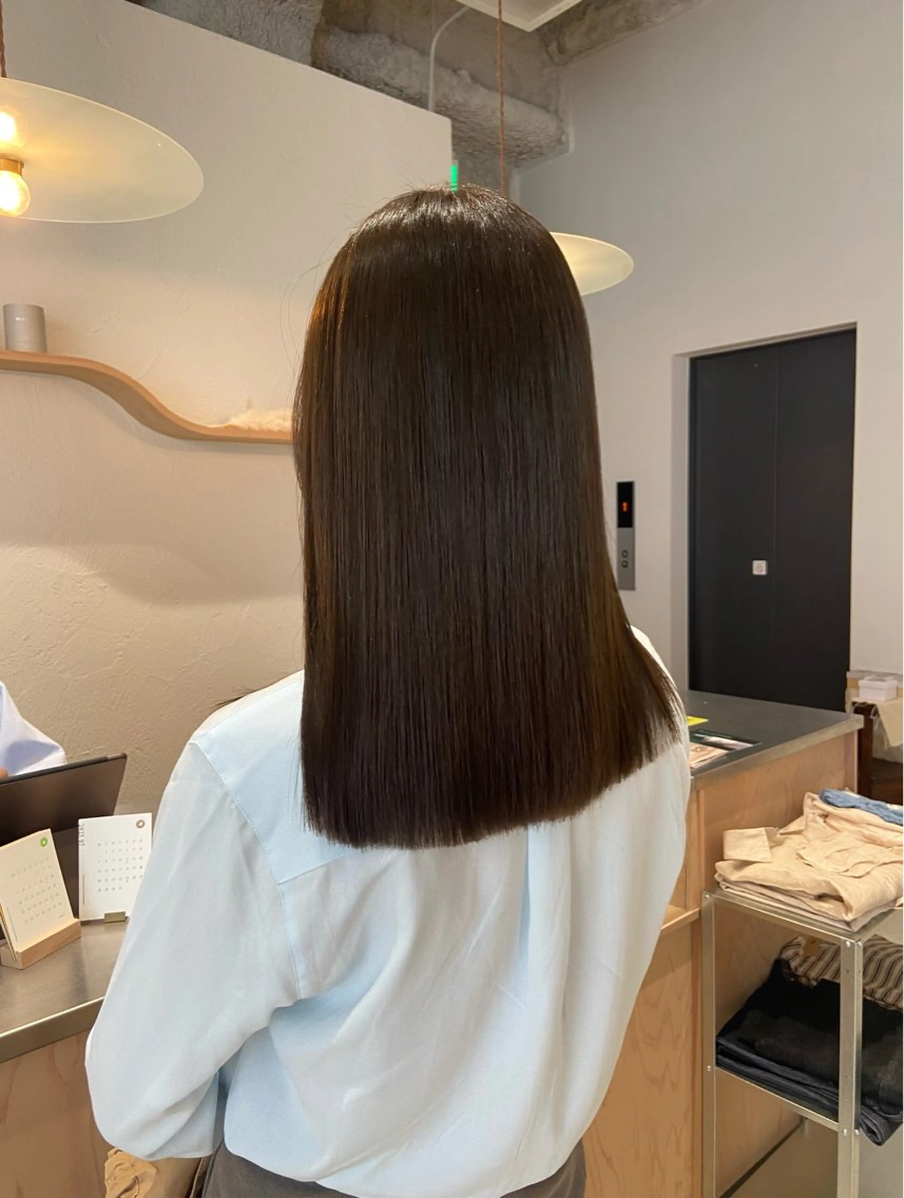 セミロング カラー ベージュカラー オリーブベージュ ヘアカラー 石川 瑠琉のヘアスタイル