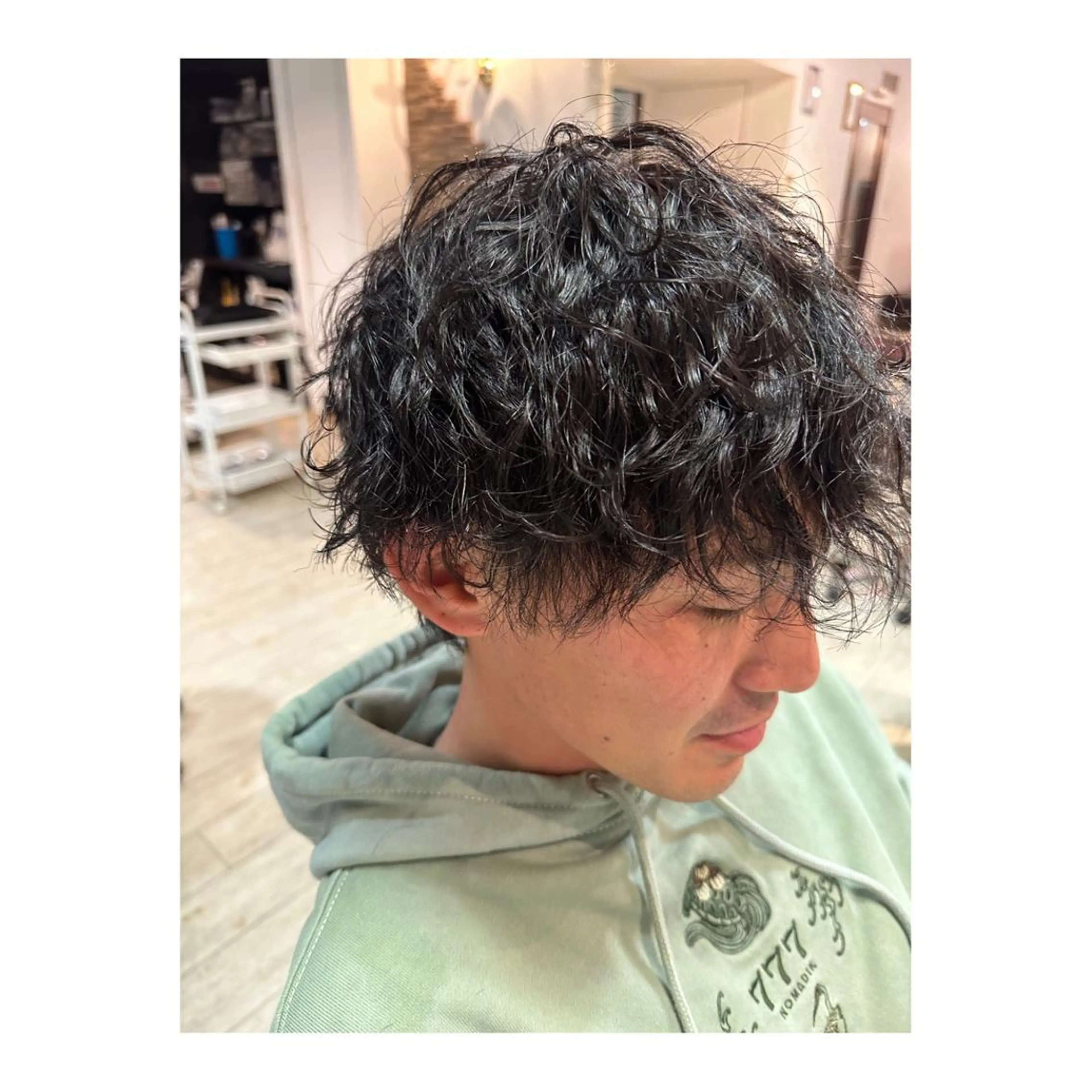 パーマ メンズ 切りっぱなしボブ メンズバレイヤージュ メンズブリーチ メンズハイライト メンズハイトーン カット パーマ トリートメント メンズパーマ 次元のヘアスタイル