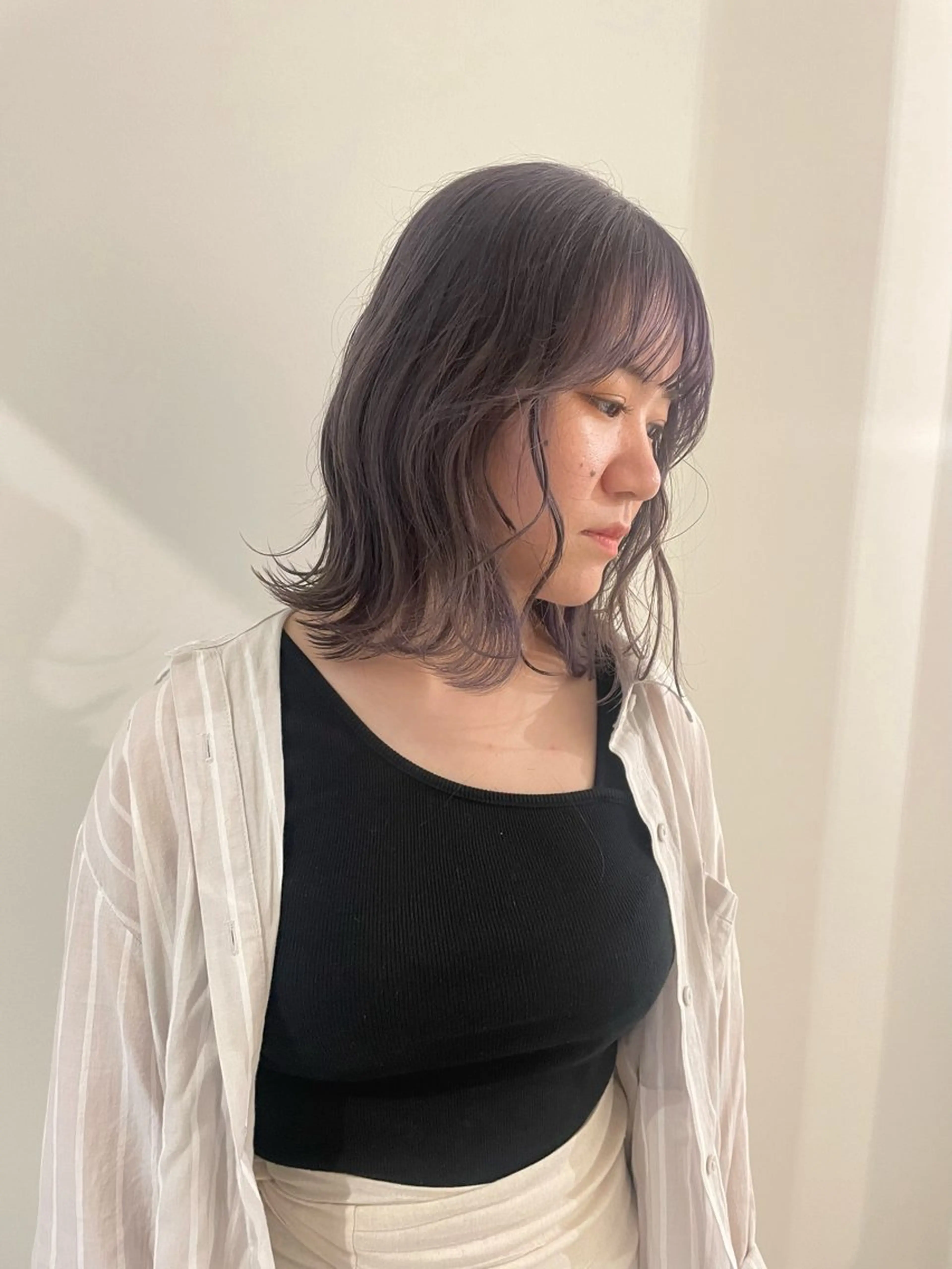 ミディアム カラー ブリーチ グレージュ ラベンダーカラー ラベンダーグレージュ ラベンダーグレー ヘアカラー 渋谷 留菜のヘアスタイル