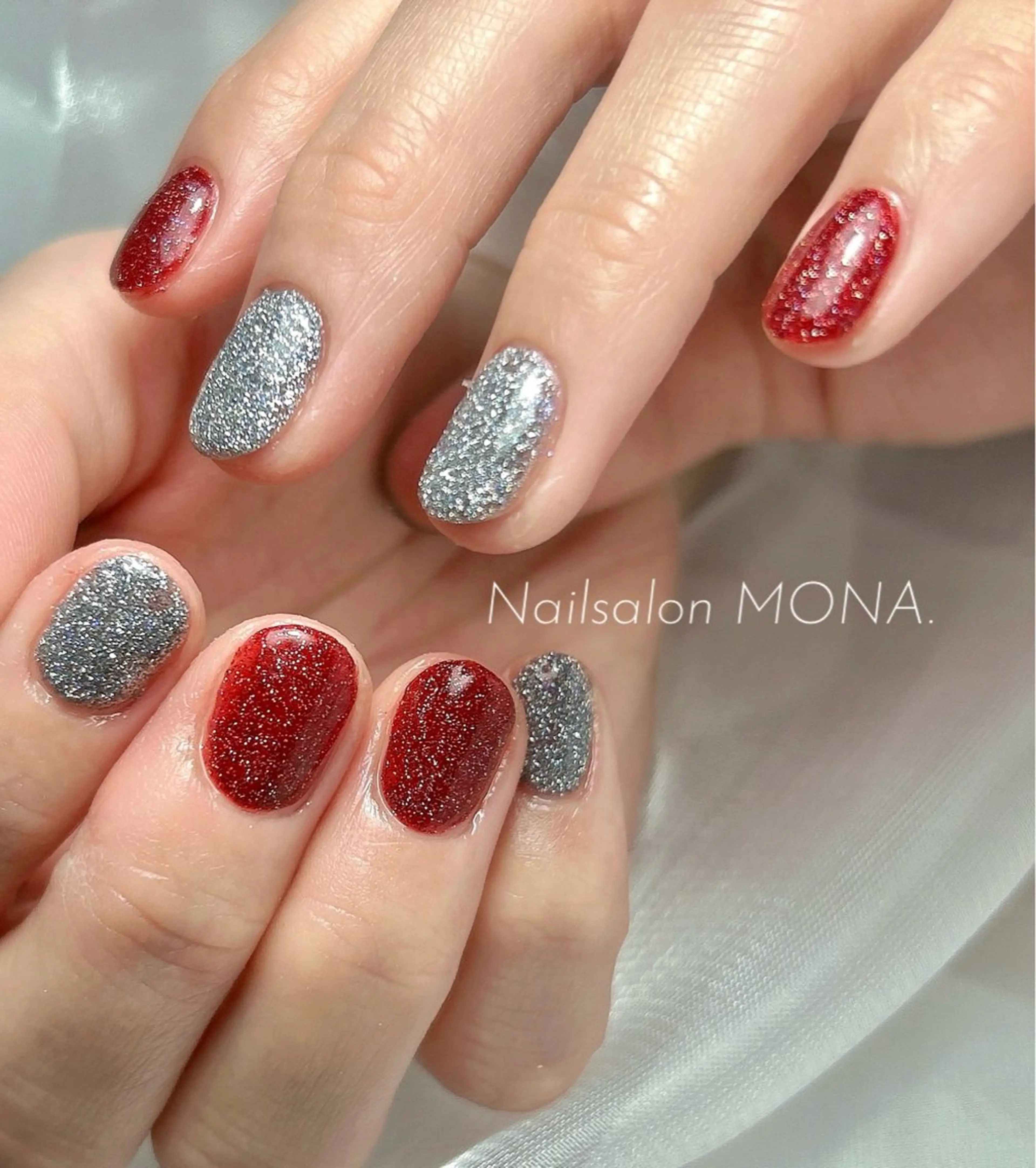 ネイル 赤色 シルバー Nailsalon MONA.のネイルデザイン