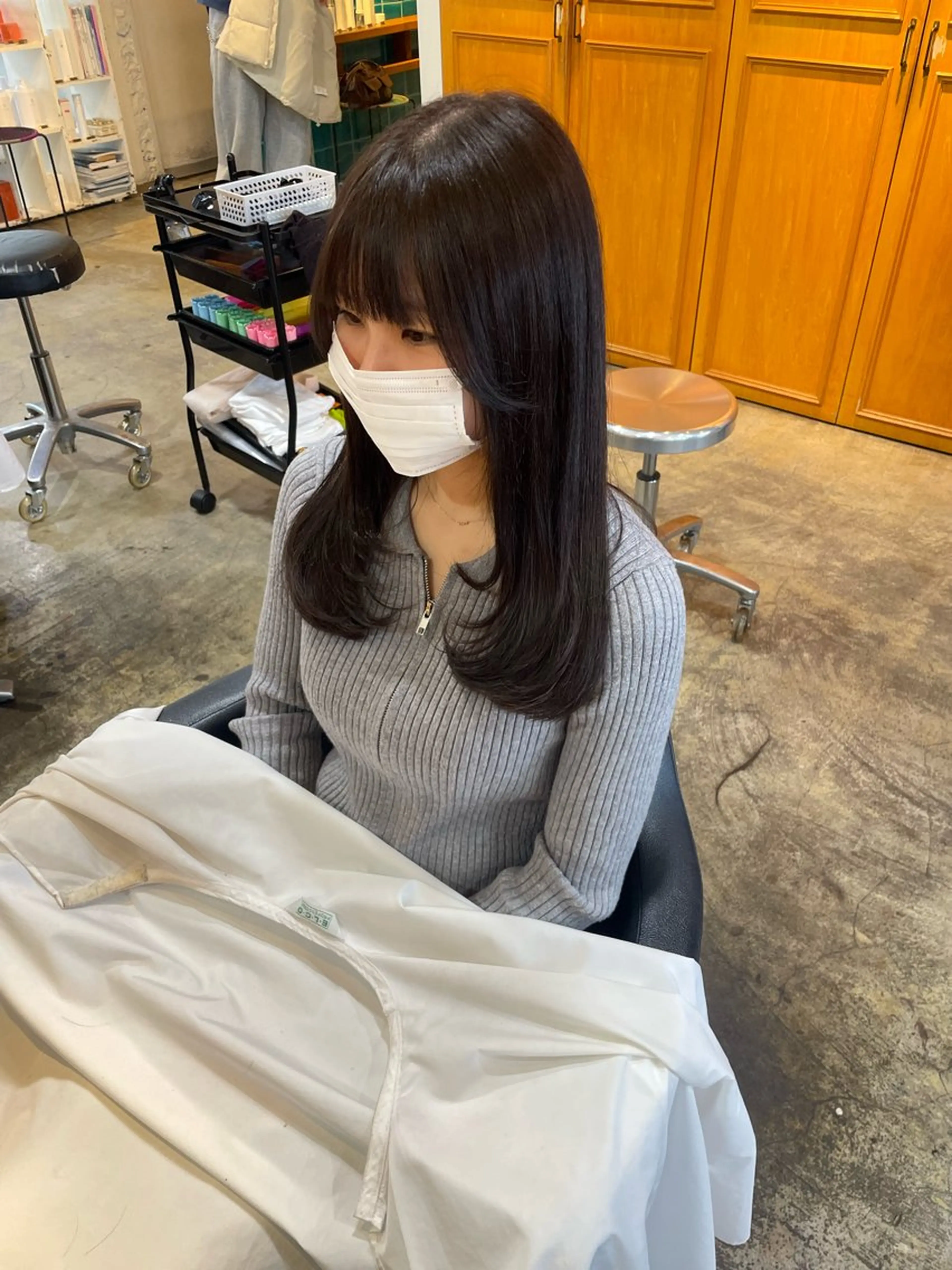 セミロング カラー ブラウンカラー ダークブラウン カット ヘアカラー トリートメント MIOベージュカラー 柔らかいカラーのヘアスタイル